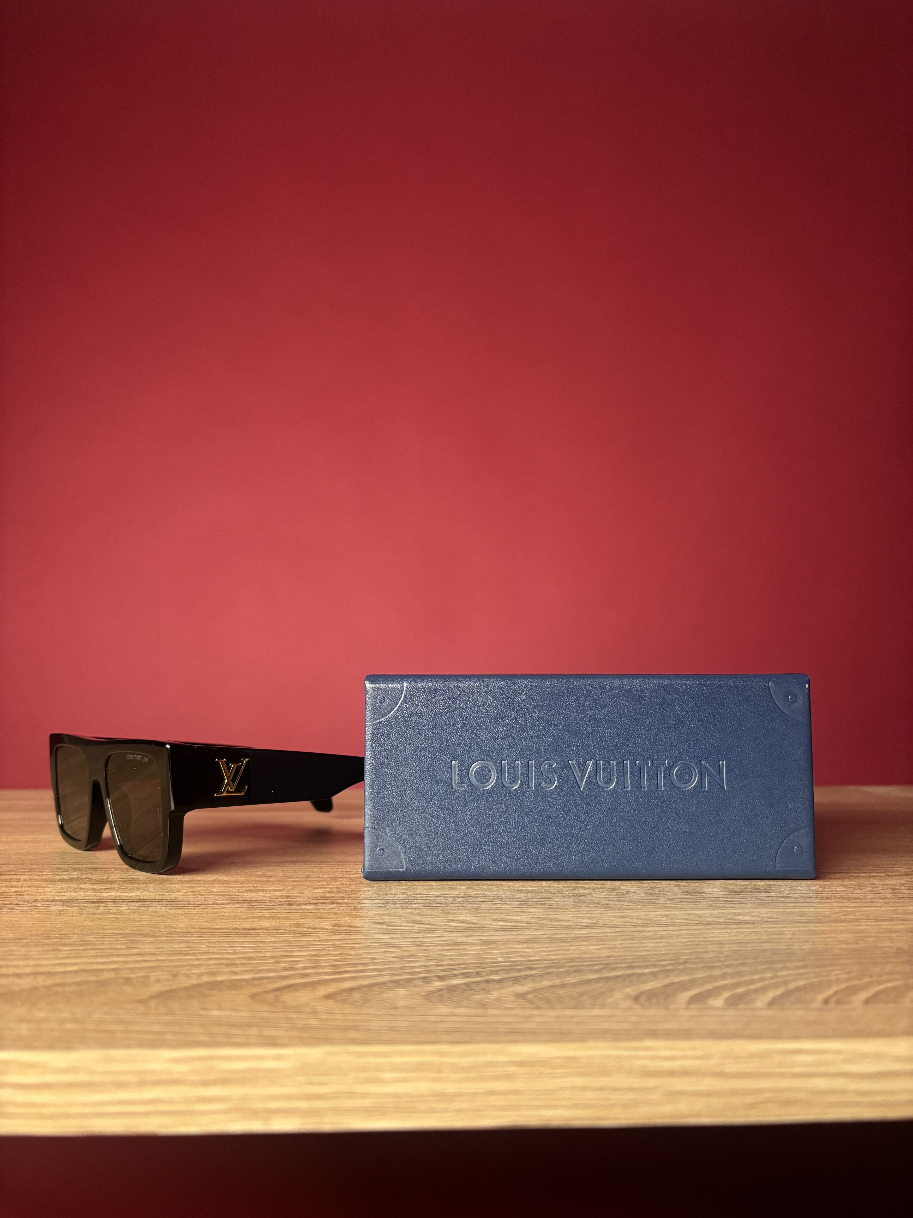 Louis Vuitton Louis Vuitton Z2125W Sunglasses Black Gold Size ONE SIZE - 1 Thumbnail