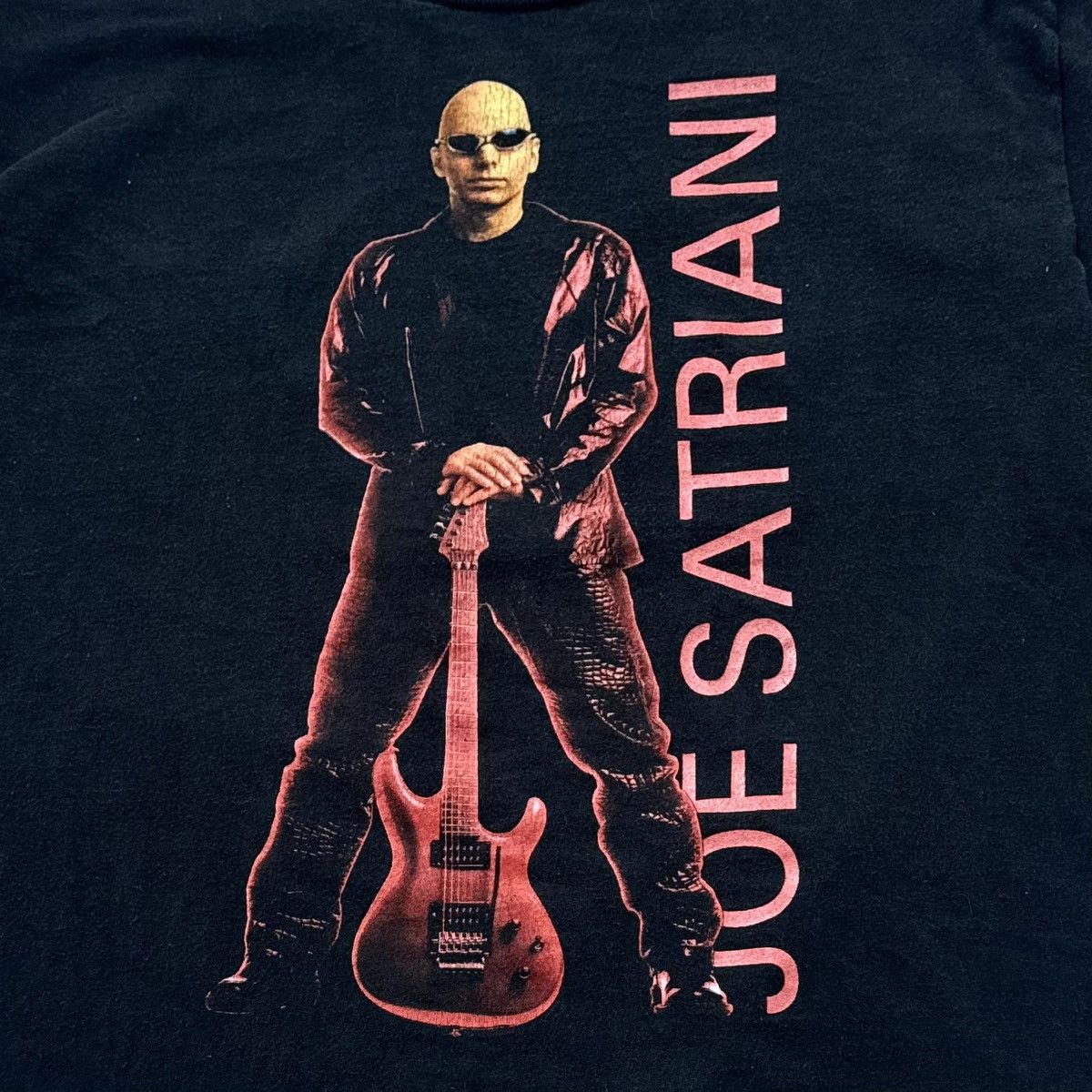 Band Tees VINTAGE 90s JOE SATRIANA TOUR TEE! Size US L / EU 52-54 / 3 - 4 Thumbnail