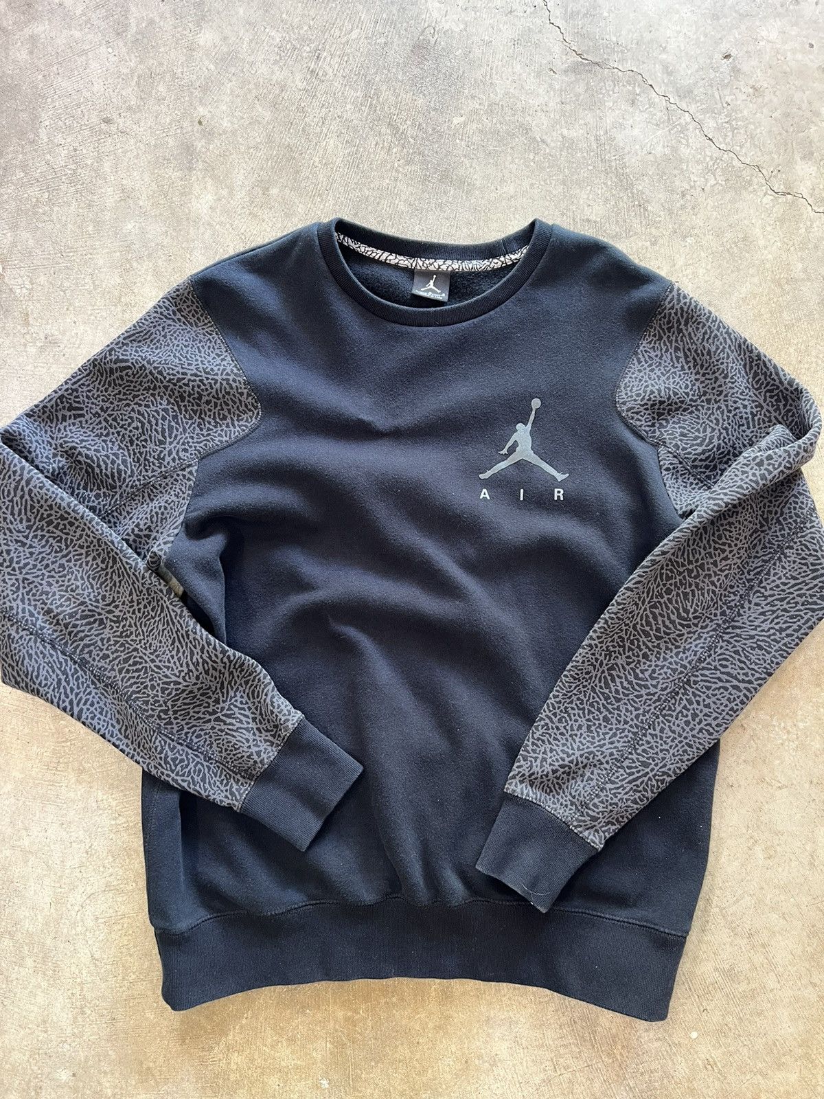 Jordan Brand Air Jordan black cement grey elephant sweatshirt Size US L / EU 52-54 / 3 - 1 Thumbnail