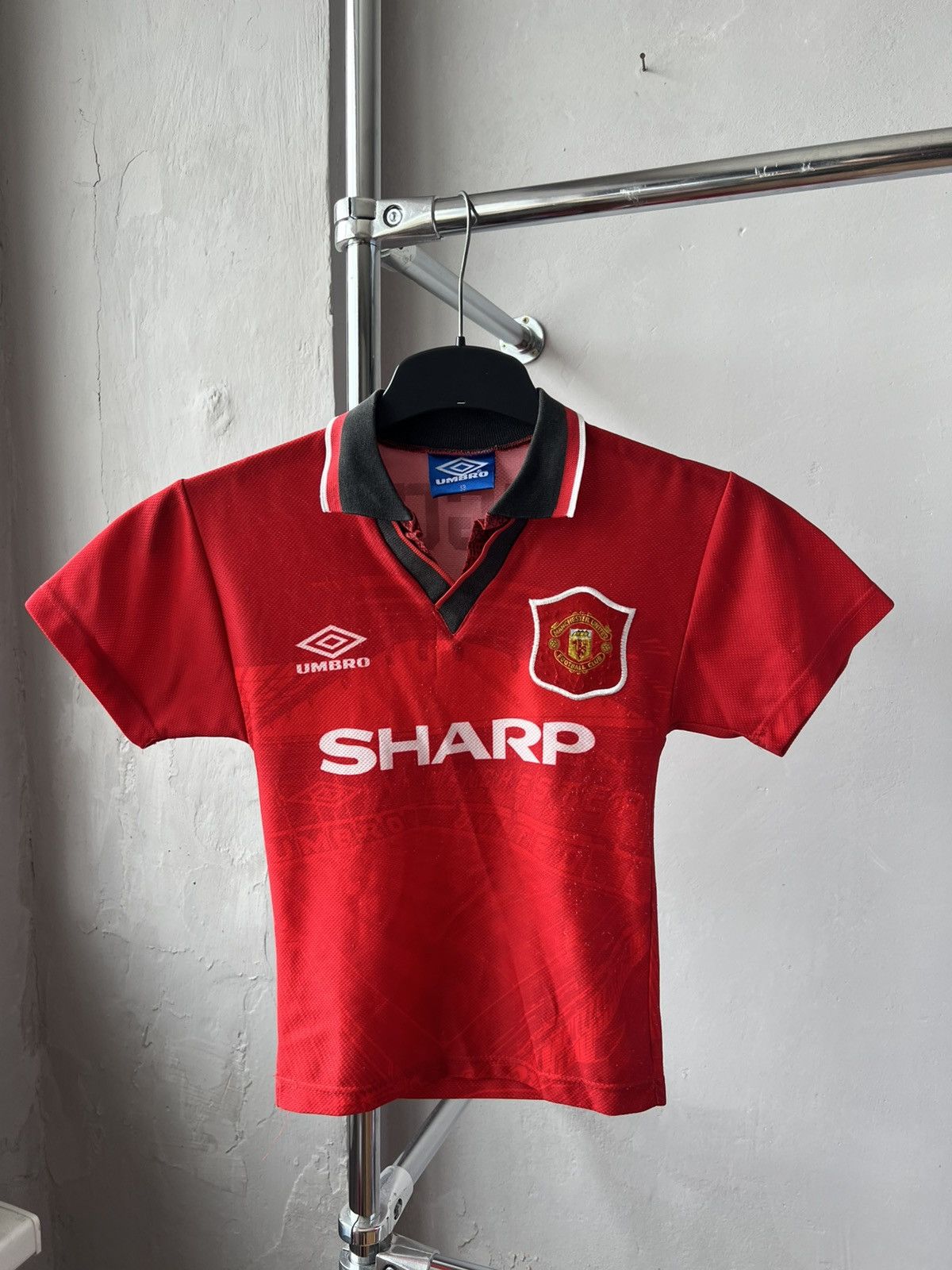 Umbro 1996/98 MANCHESTER UNITED HOME SOCCER JERSEY SHIRT BOYS Size US XXS / EU 40 - 2 Thumbnail