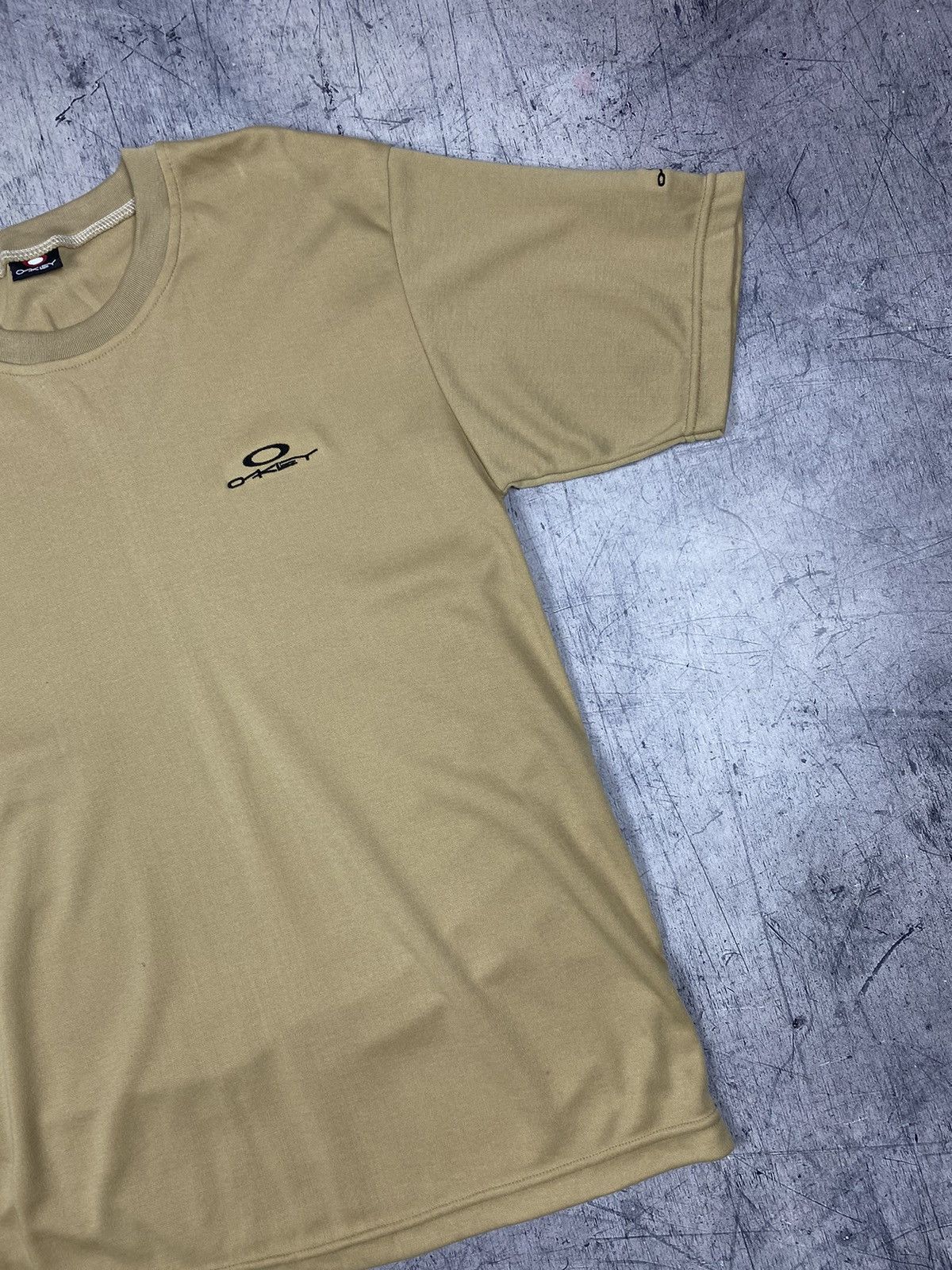 Oakley Vintage 00s Oakley Y2K Bootleg T Shirt Size US L / EU 52-54 / 3 - 4 Thumbnail