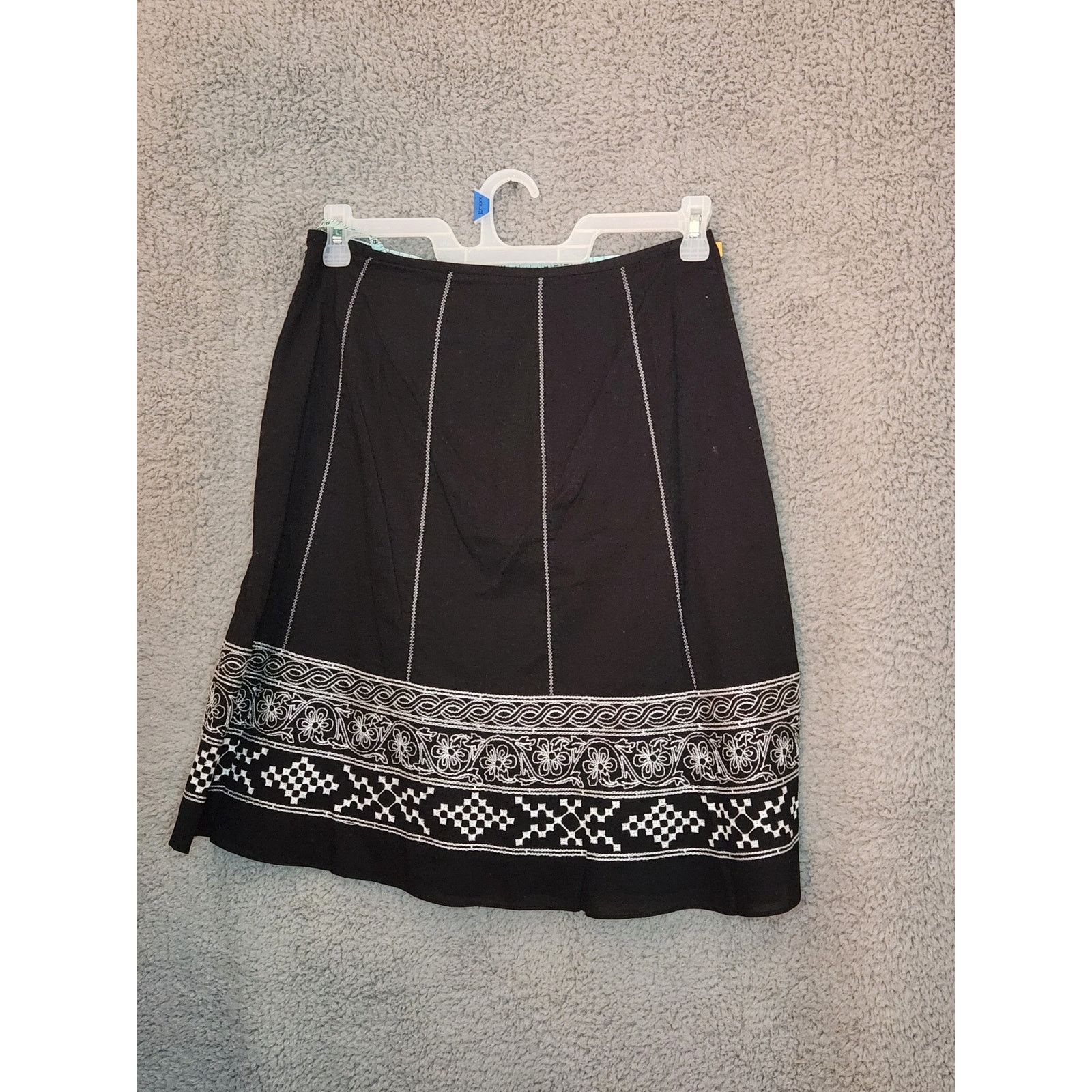 Ann Taylor NWT Ann Taylor Size 6 Skirt Lined Black & White Embroidered Size 28" / US 6 / IT 42 - 4 Thumbnail