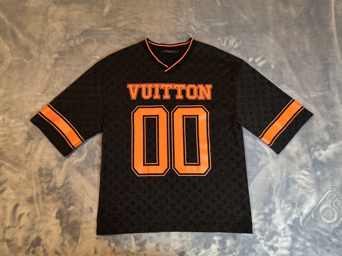 Louis Vuitton Louis Vuitton x Virgil Abloh Sporty V-Neck T-Shirt Size US S / EU 44-46 / 1 - 1 Thumbnail