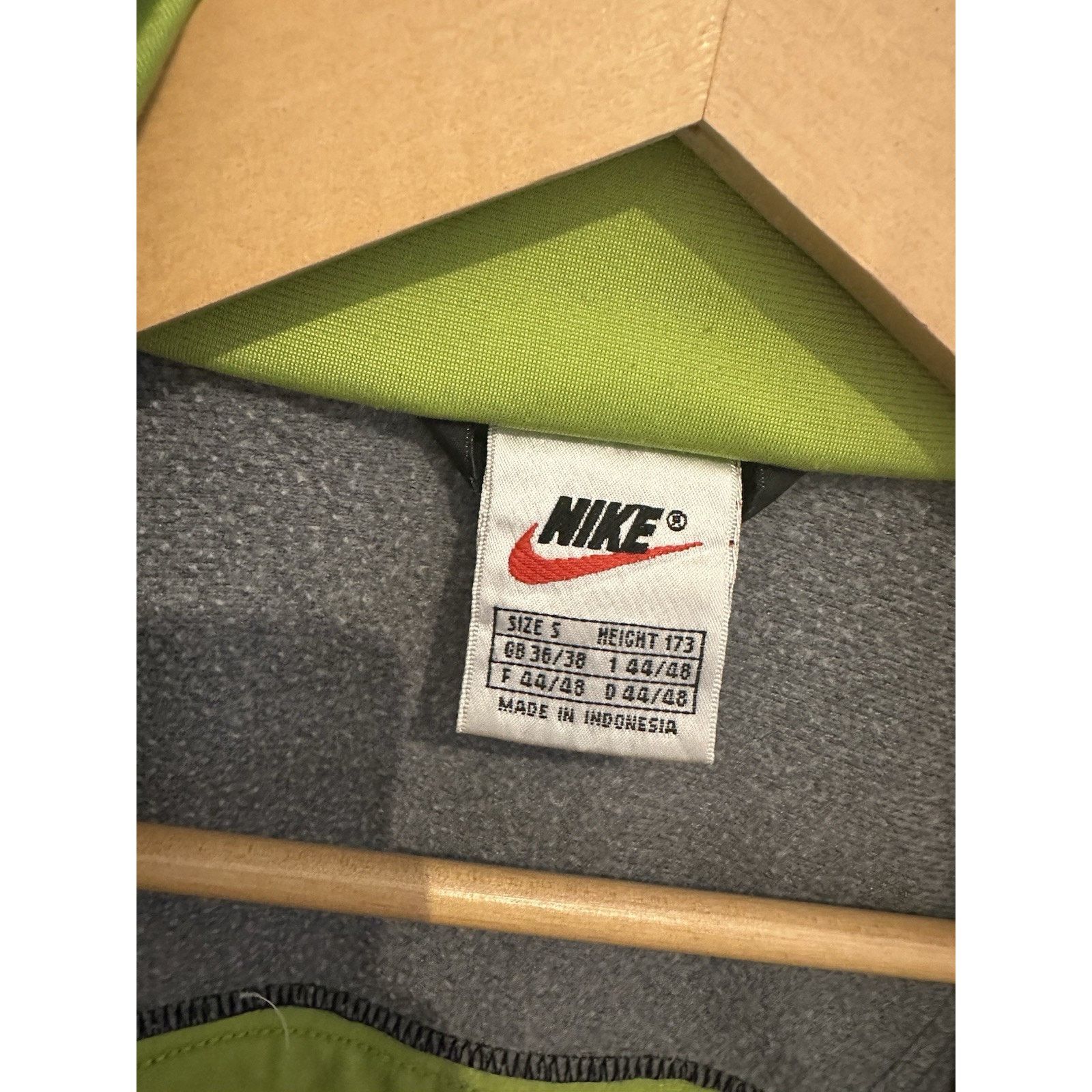 Nike Nike Air Jacke Size S-M Retro Vintage Nike 90s Vintage h Size US S / EU 44-46 / 1 - 8 Thumbnail