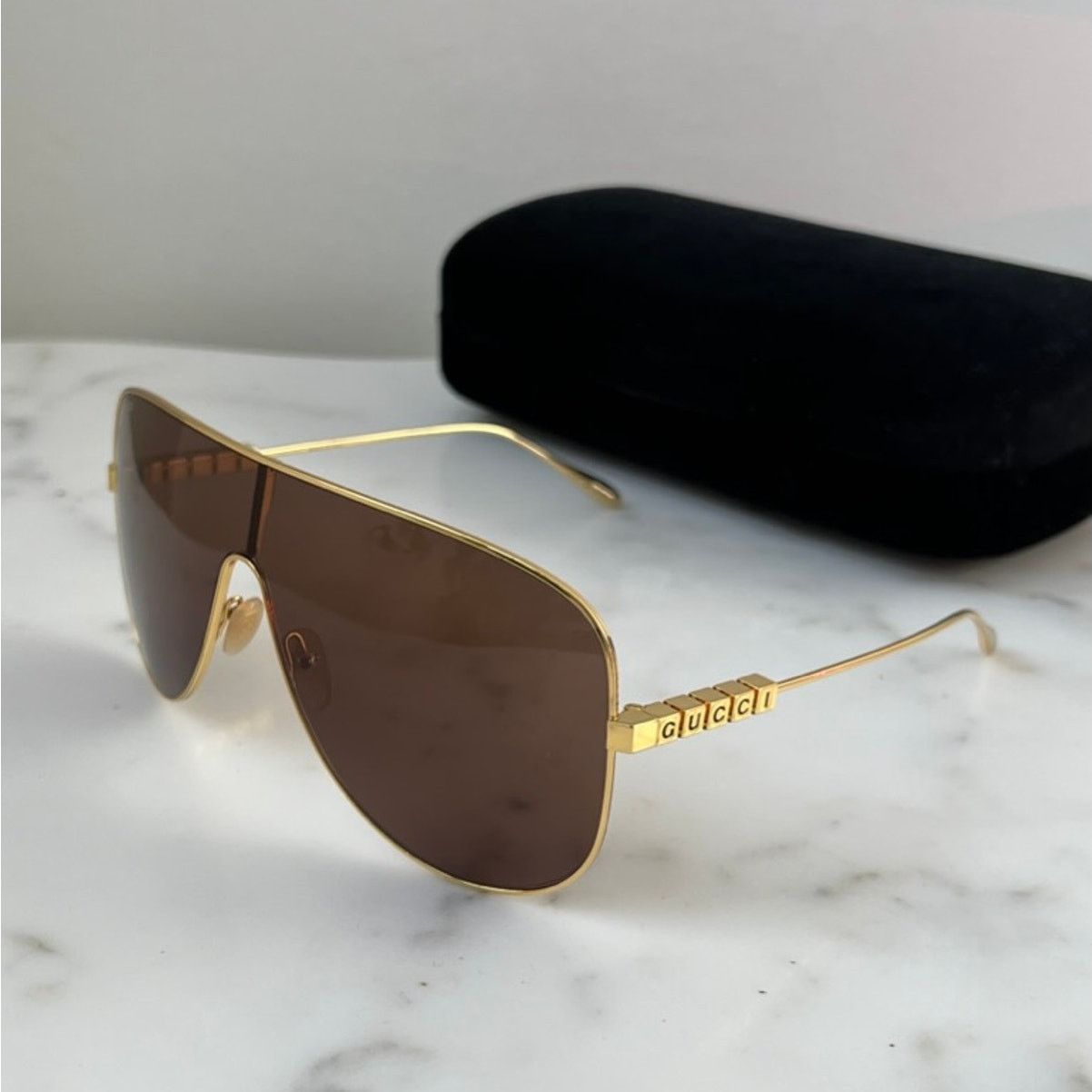 Gucci NEW Gucci GG1436S Gold Metal Shield Brown Sunglasses $640 Size ONE SIZE - 1 Thumbnail
