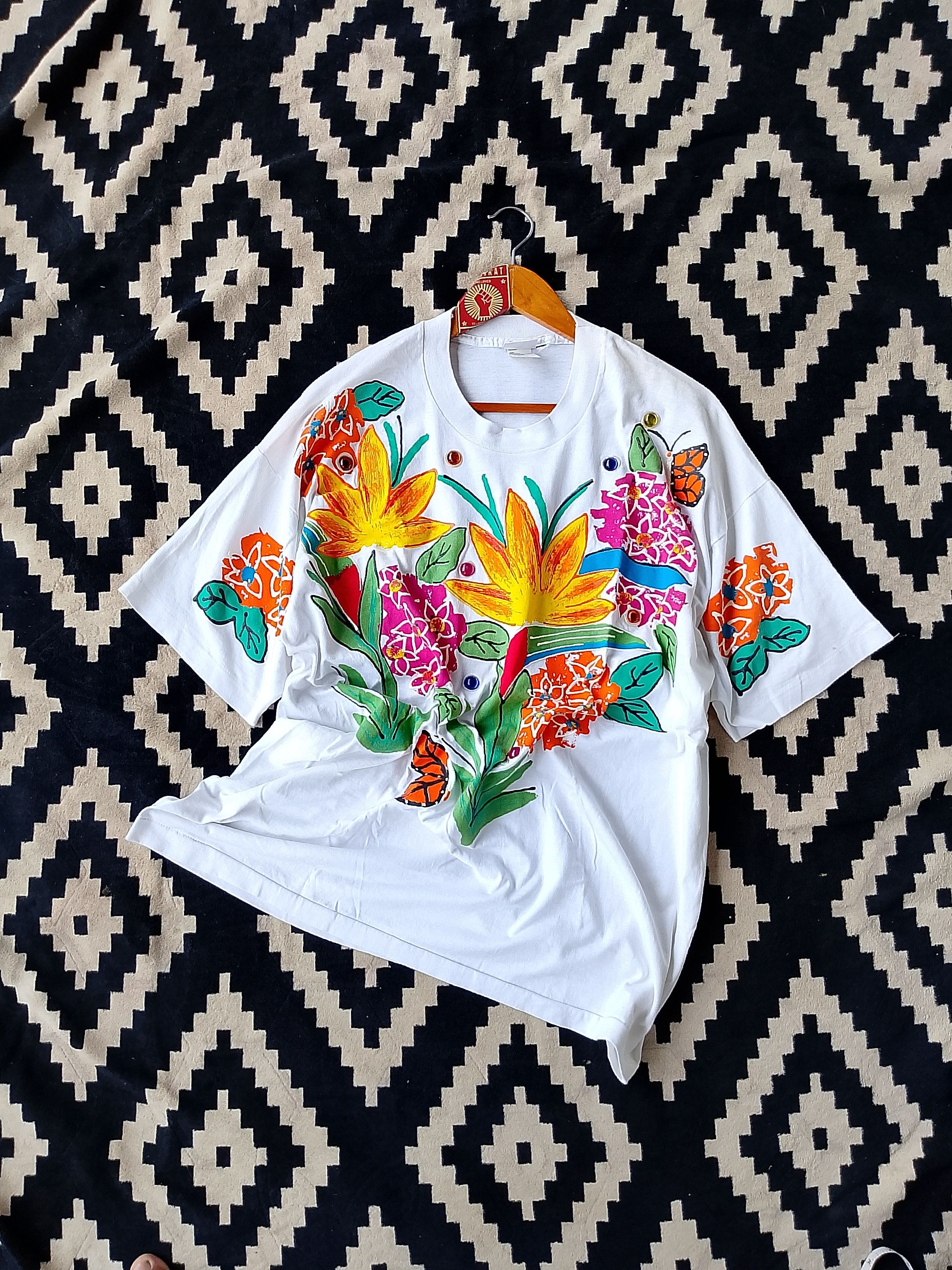 Other Vintage Hand-painted Floral T-shirt Wearable Art 80s Size US XXL / EU 58 / 5 - 1 Thumbnail