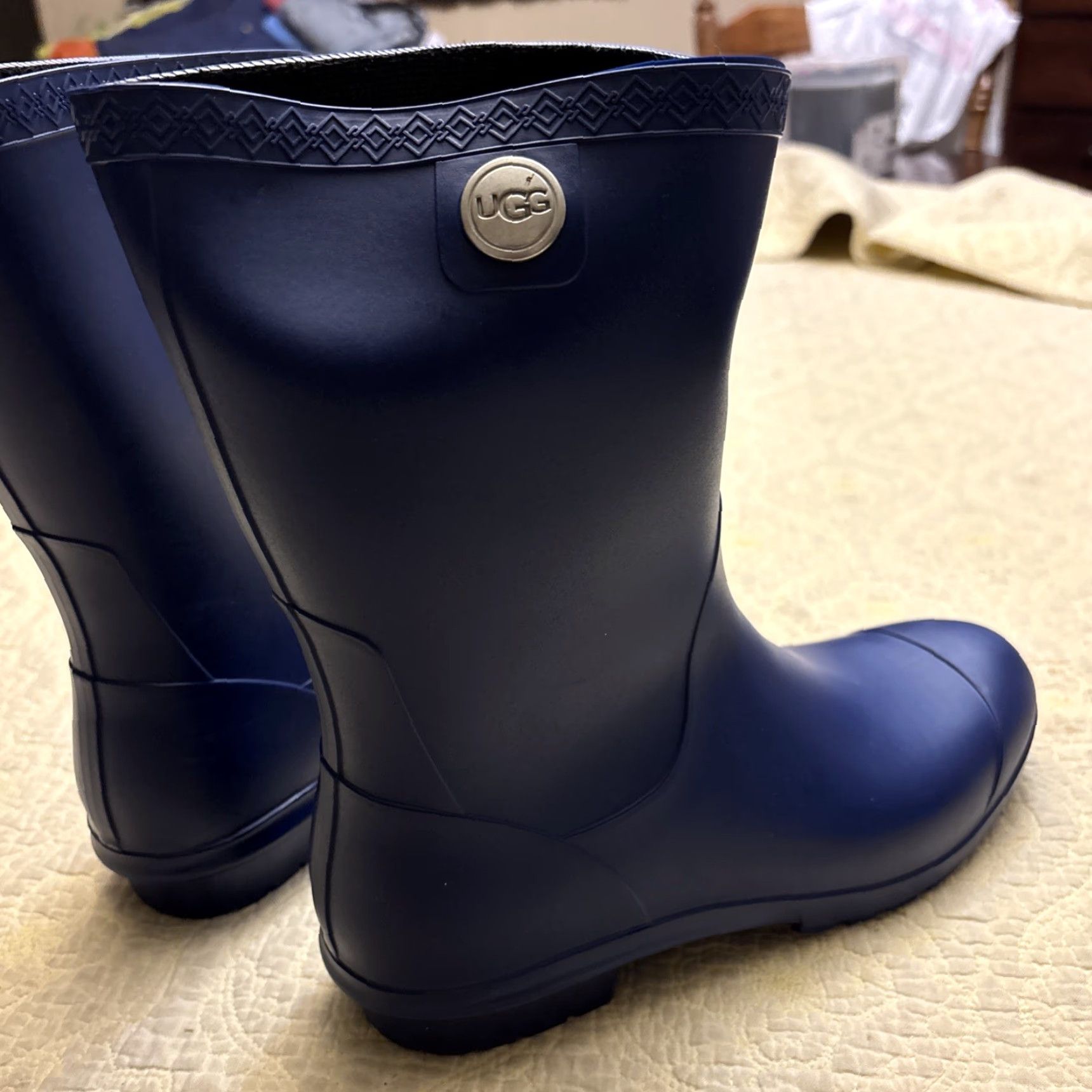 UGG Women's Blue Rain Boots Size 10 Mid-Calf Sherpa Lined Outdoor