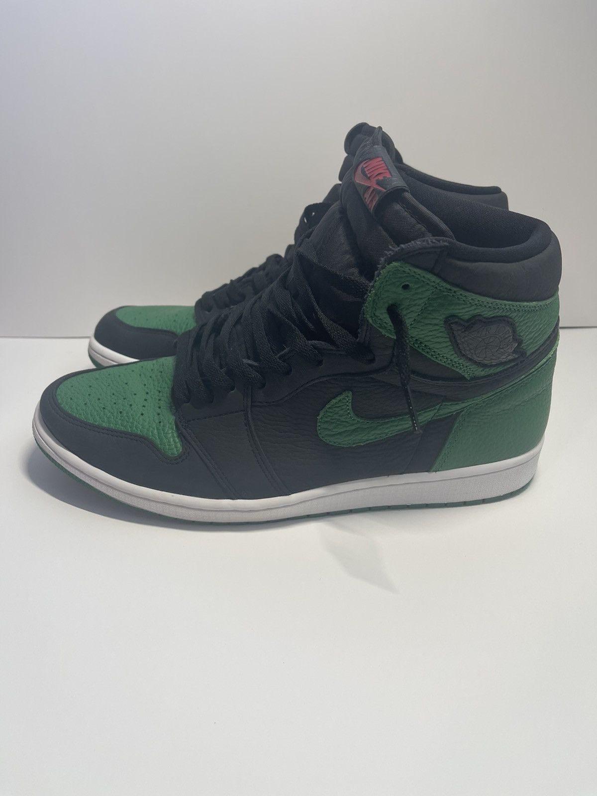 Nike Air Jordan 1 Retro High OG, Black, Green, & White 555088 030 Size US 12 / EU 45 - 5 Thumbnail
