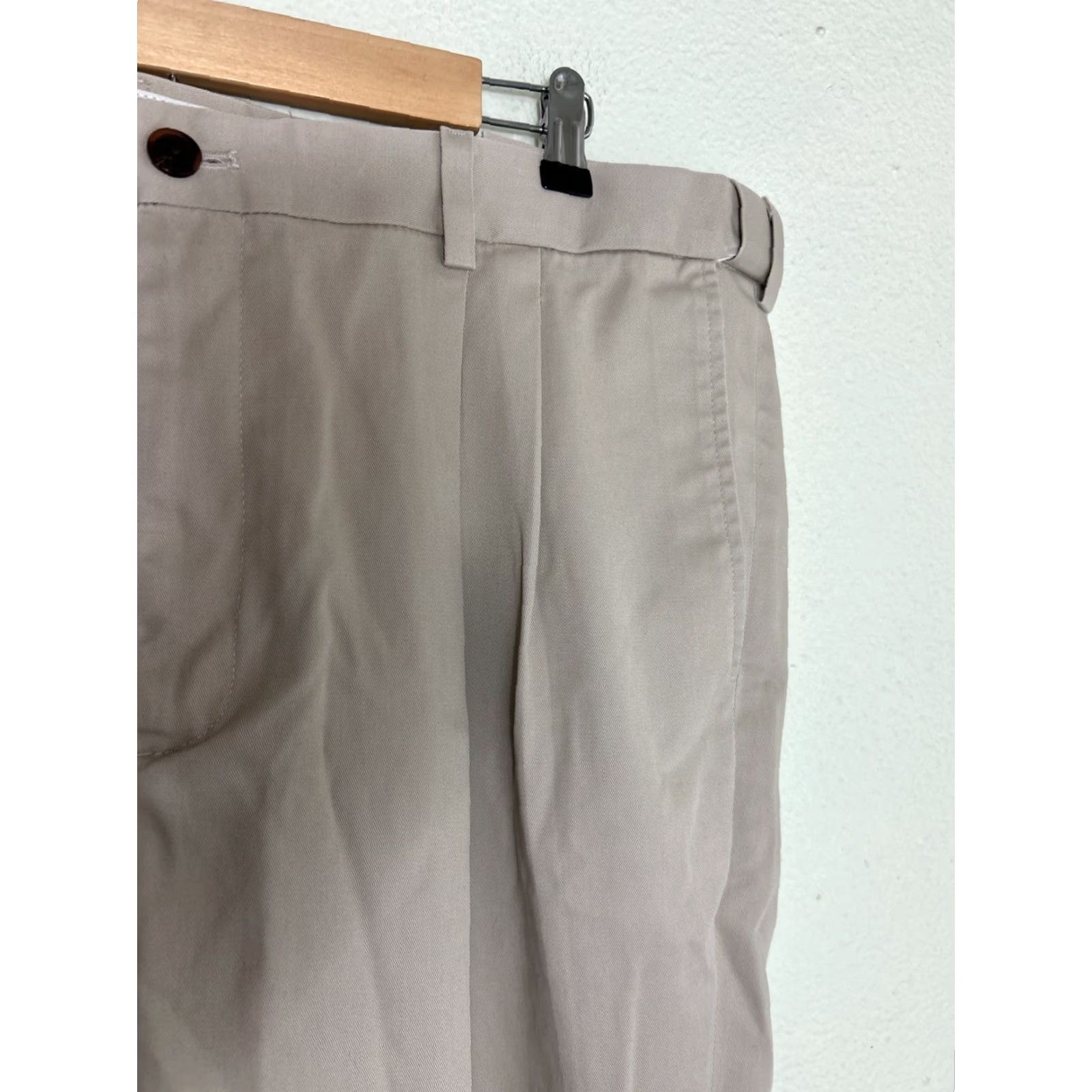 Eddie Bauer Eddie Bauer wrinkle free relaxed fit cotton pants Mens 42x30 Khaki Dress Pants Size US 42 / EU 58 - 5 Thumbnail