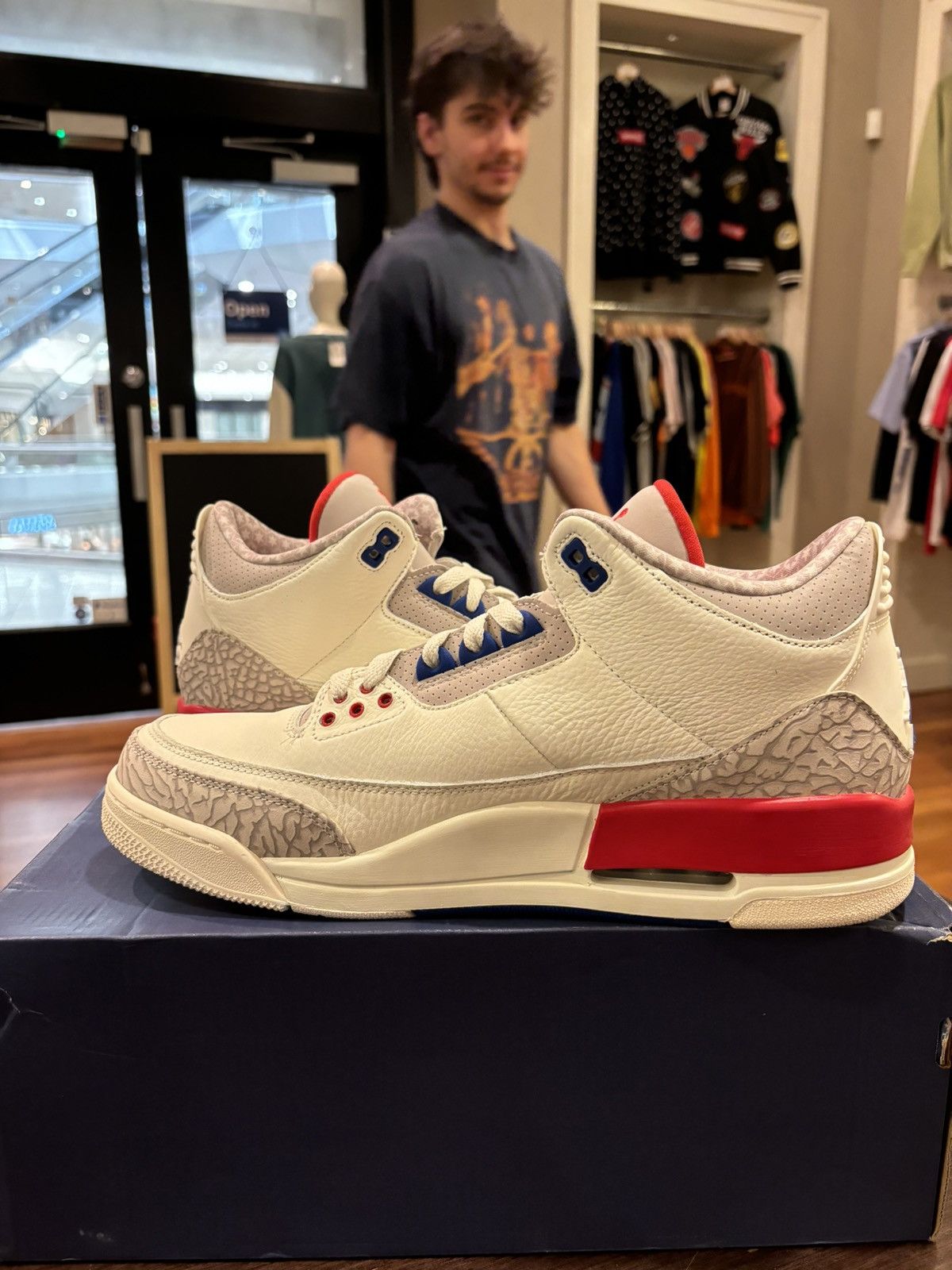 Jordan Brand Jordan 3 Retro ‘International Flight’ Size US 12 / EU 45 - 2 Thumbnail