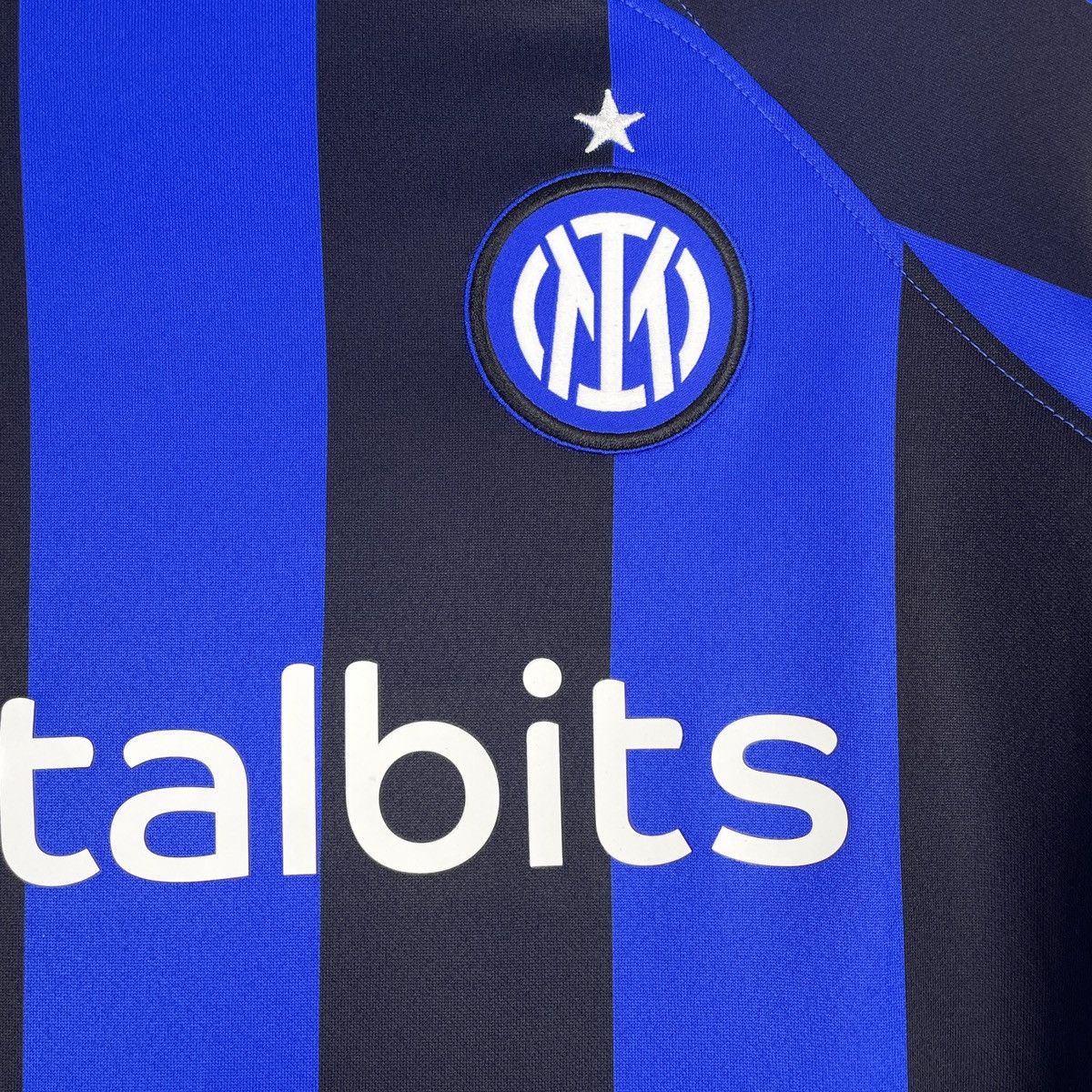 Nike Inter Milan Lautaro Martinez Home Jersey Women’s 2022/2023 Size S / US 4 / IT 40 - 5 Thumbnail