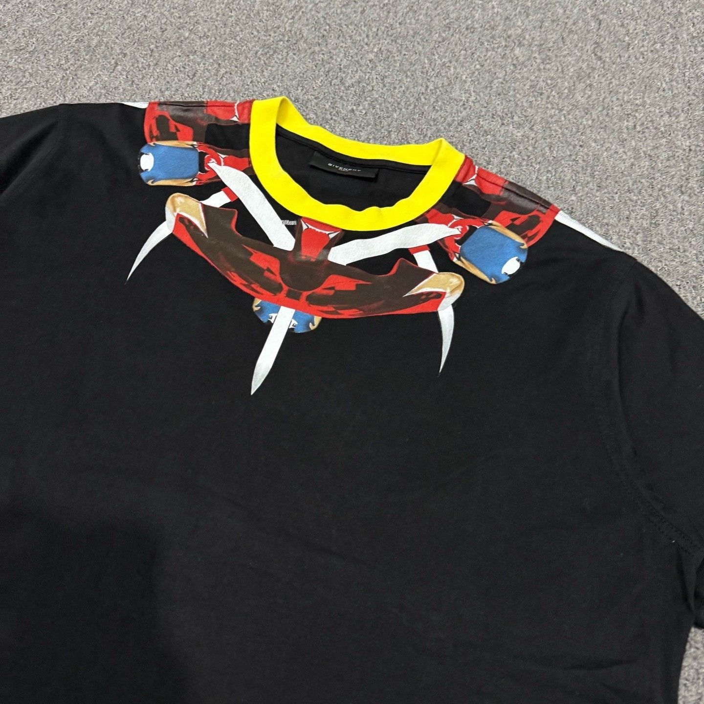 Givenchy Givenchy Black Short-Sleeve S Size Size US S / EU 44-46 / 1 - 3 Thumbnail