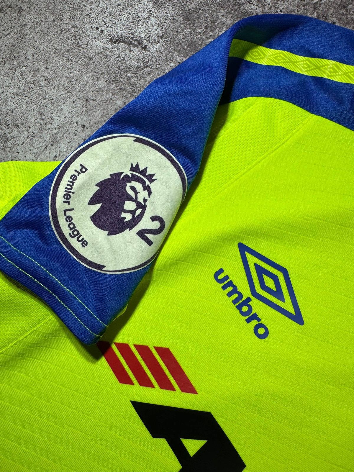 Umbro Derby Country 2017/18 Football T-shirt Umbro Soccer Jersey Size US L / EU 52-54 / 3 - 4 Thumbnail
