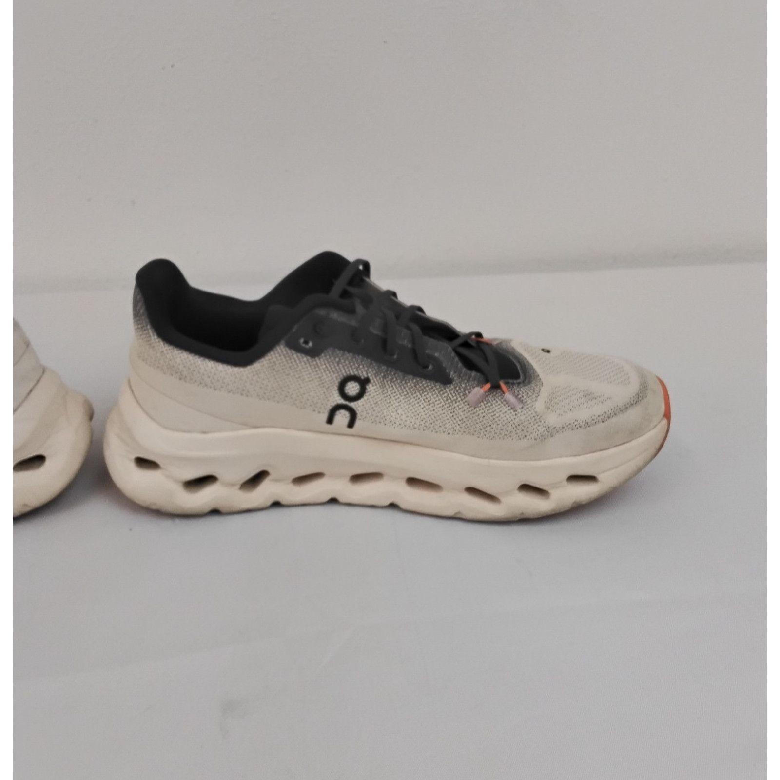 On On Cloud Cloudtec Running Shoe Women's 9.5 Iron Dew White Size US 9.5 / IT 39.5 - 8 Thumbnail