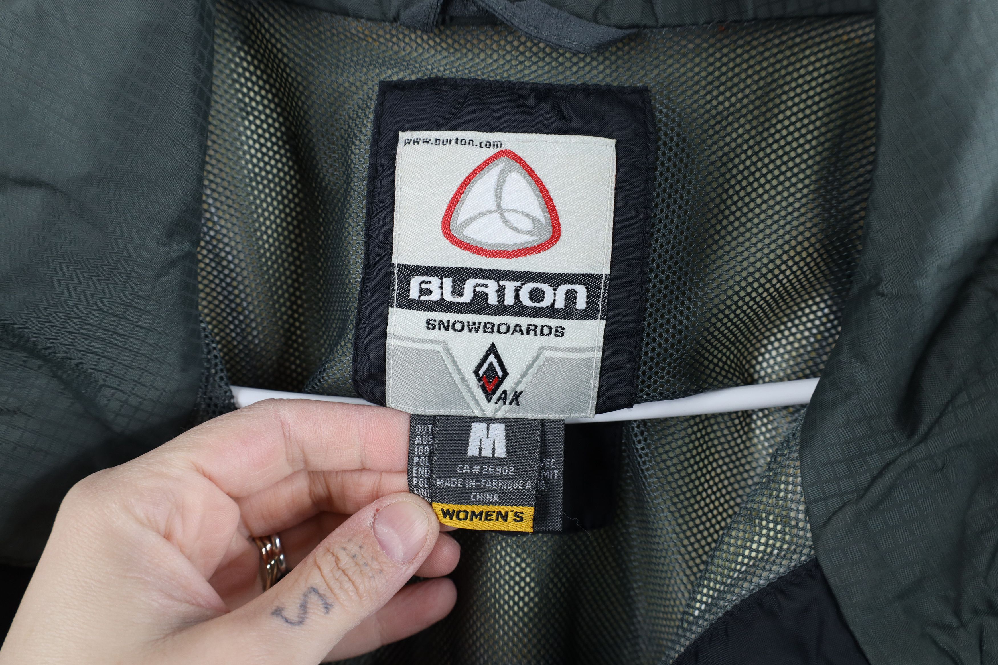 Burton × Vintage Vintage Burton Snowboards AK Snowboard Ski Jacket Gray Size M / US 6-8 / IT 42-44 - 9 Thumbnail