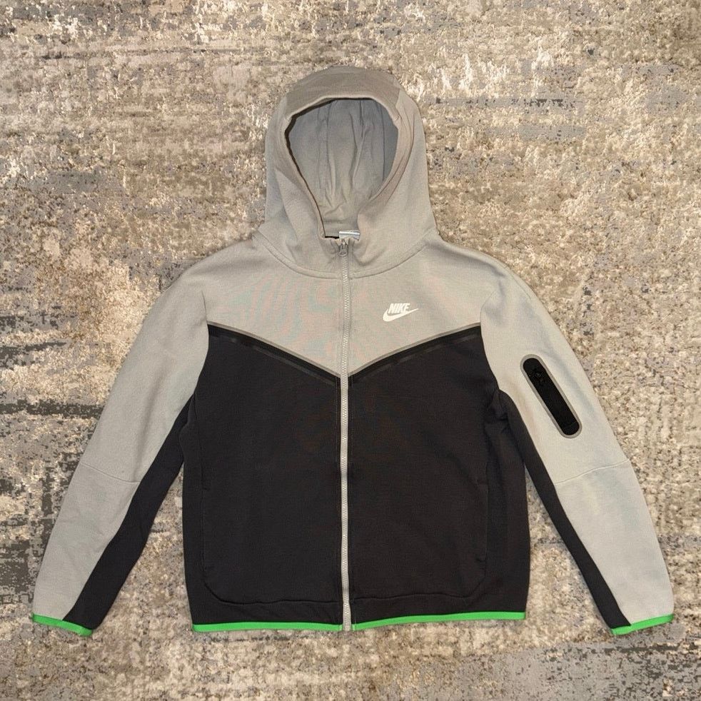Nike Nike Tech Fleece Hoodie Size Youth XL/Women’s Small Size S / US 4 / IT 40 - 1 Thumbnail