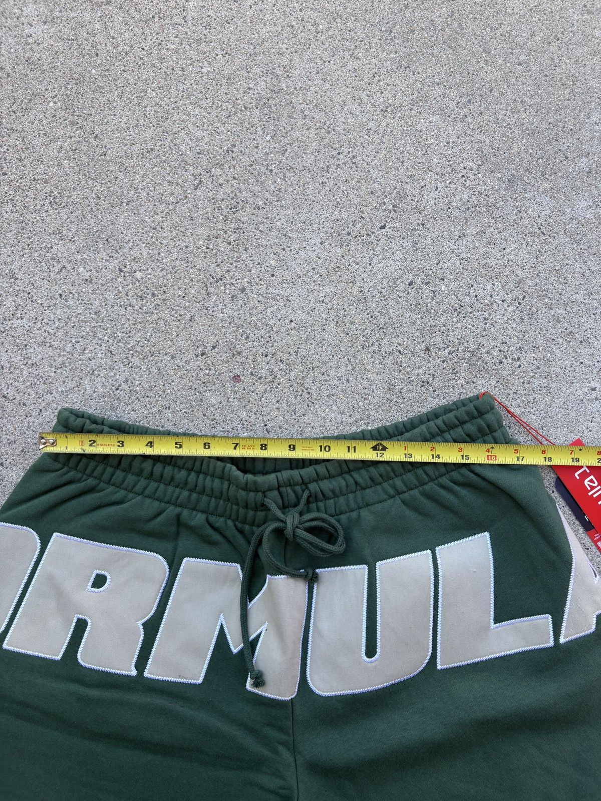 Formula 1 Formula 1 Logo Embroidered Green Sprint Sweat Shorts Size L Size US 34 / EU 50 - 6 Thumbnail