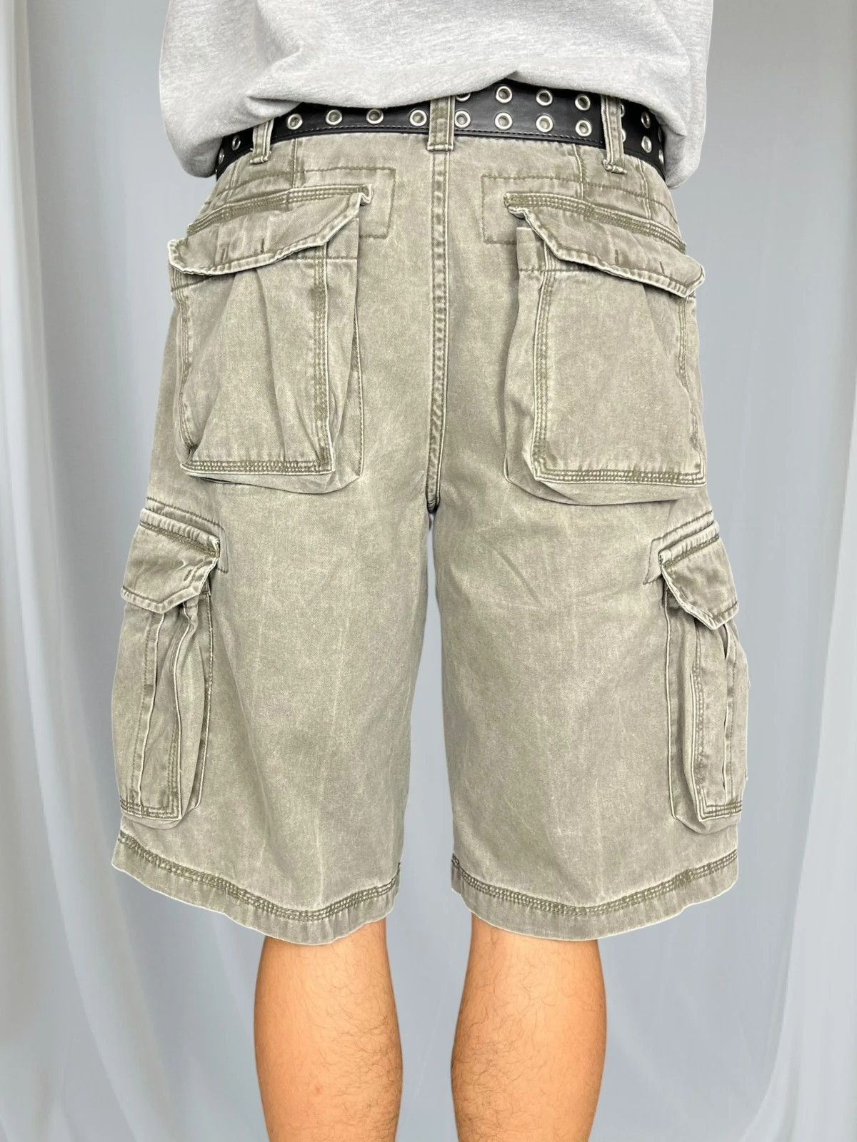Vintage Vintage Khaki Southbay Cargo Wide Shorts 32W Size US 32 / EU 48 - 5 Thumbnail