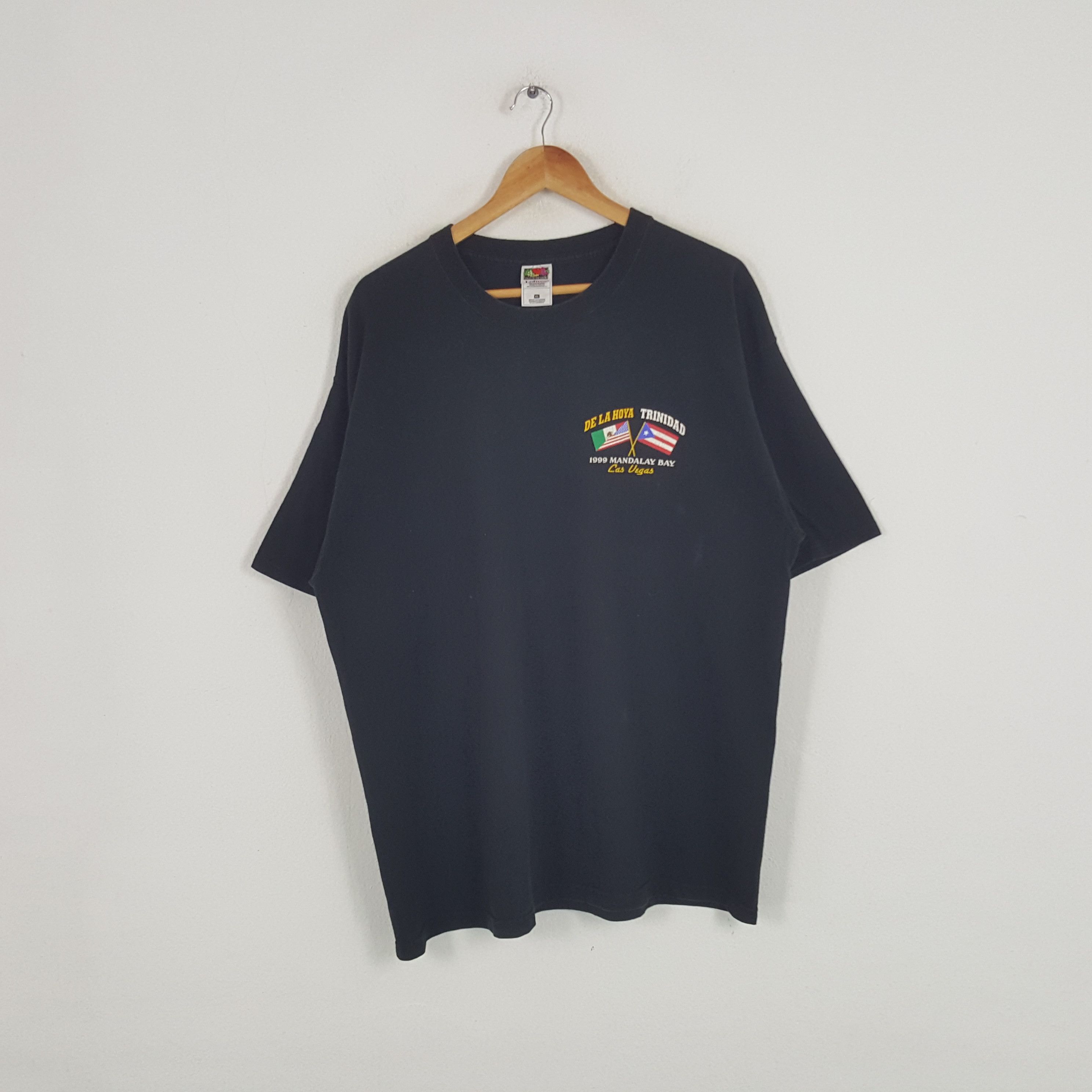 Vintage Vintage De La Hoya Trinidad Boxing 1999 Las Vegas Tshirt Size US XL / EU 56 / 4 - 3 Thumbnail