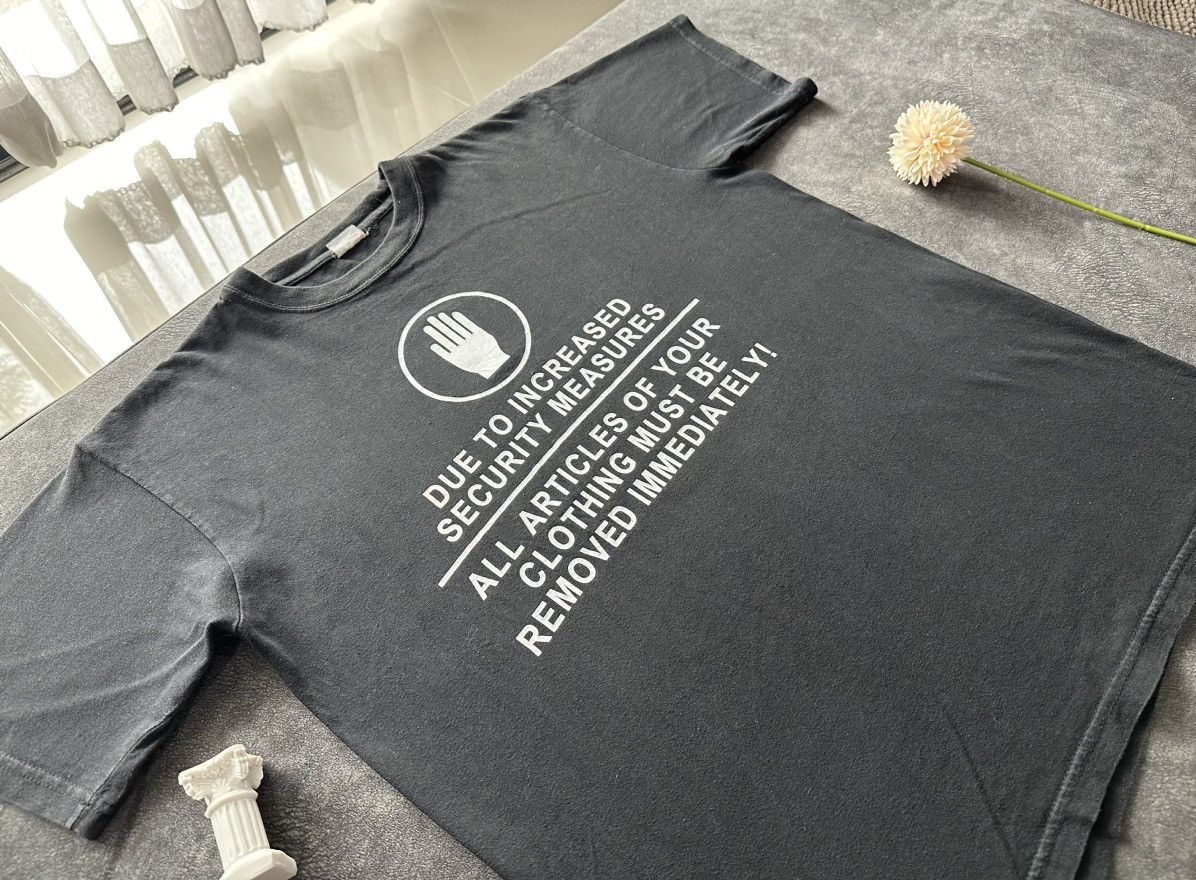 Other × Vintage Due To Increased Security Measures : Vintage Size US L / EU 52-54 / 3 - 2 Thumbnail
