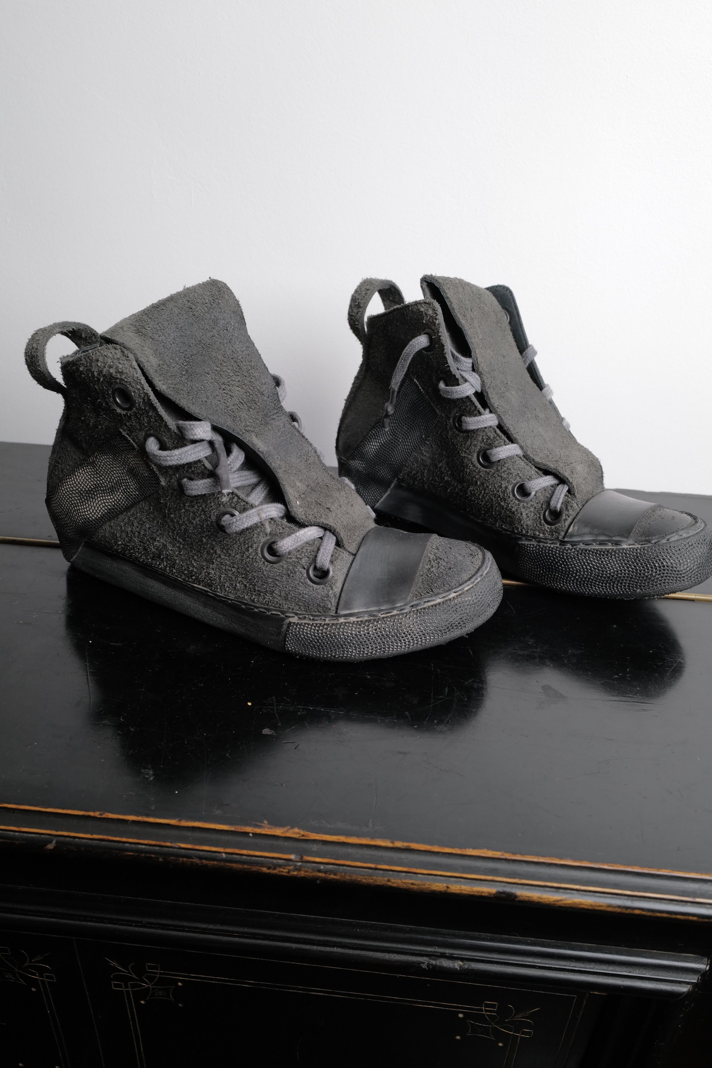 Other NUBUK LEATHER RUBERISED SHOES Size US 7 / EU 40 - 18 Thumbnail