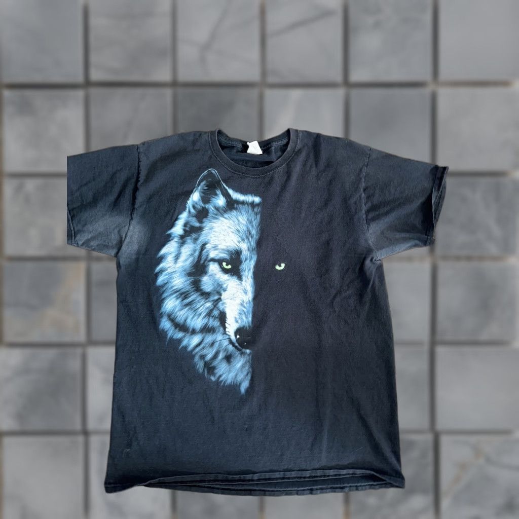 Vintage VINTAGE Wolf T-Shirt Men L Black 20x28 Y2K Large Wolf Graphic Shirt Size US L / EU 52-54 / 3 - 1 Thumbnail
