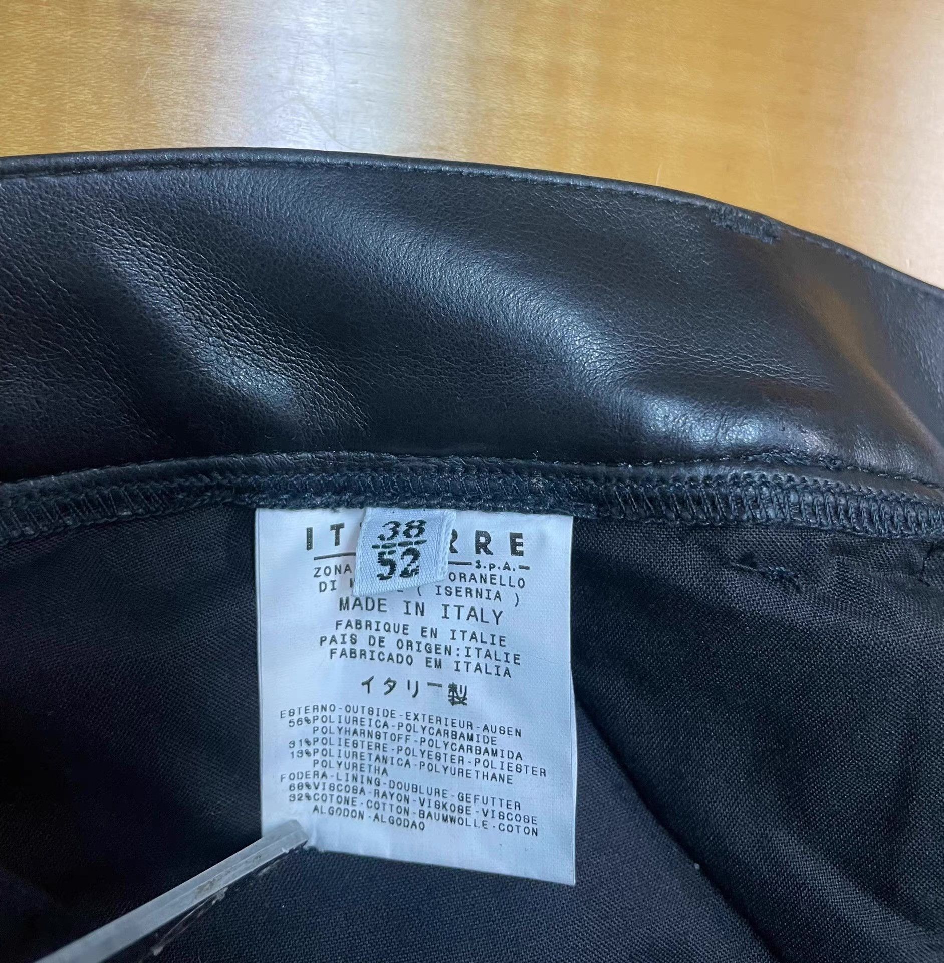 Versace Versace Leather Pants with Stud Details。Ｑ21 Size US 36 / EU 52 - 8 Thumbnail