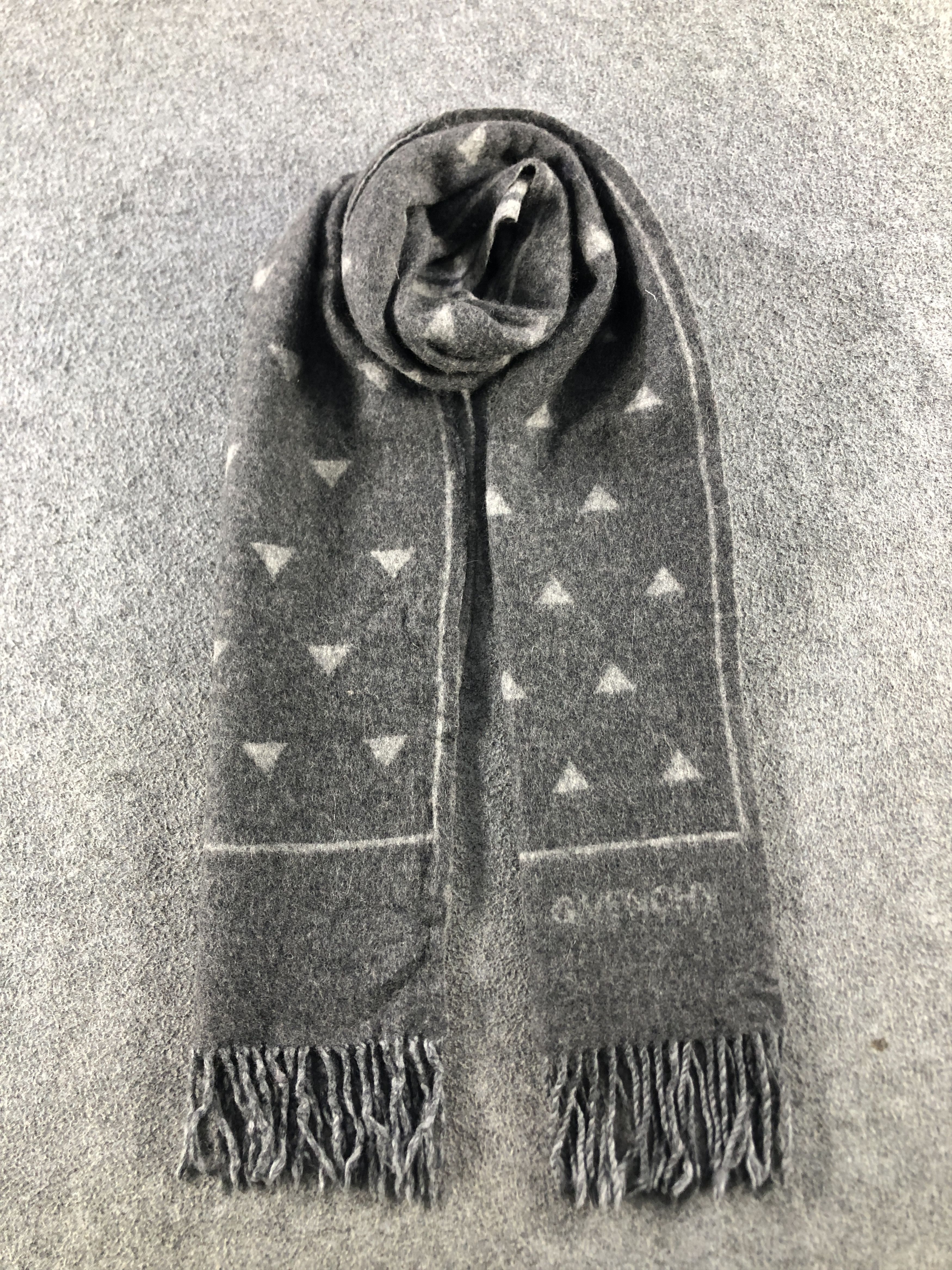 Givenchy Givenchy Cashmere Scarf / Muffler / Neckwear P905 Size ONE SIZE - 1 Thumbnail
