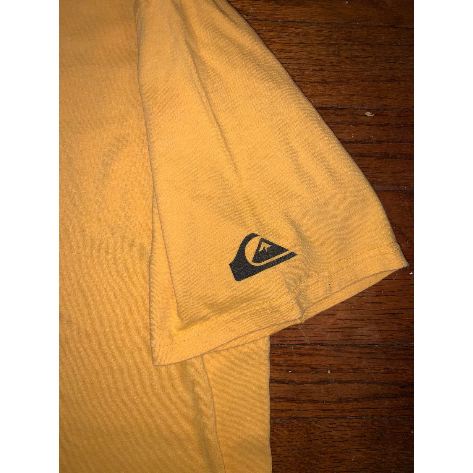 Quicksilver Vintage Quiksilver Graphic T Shirt XL Yellow Surf Skate Size US XL / EU 56 / 4 - 6 Thumbnail