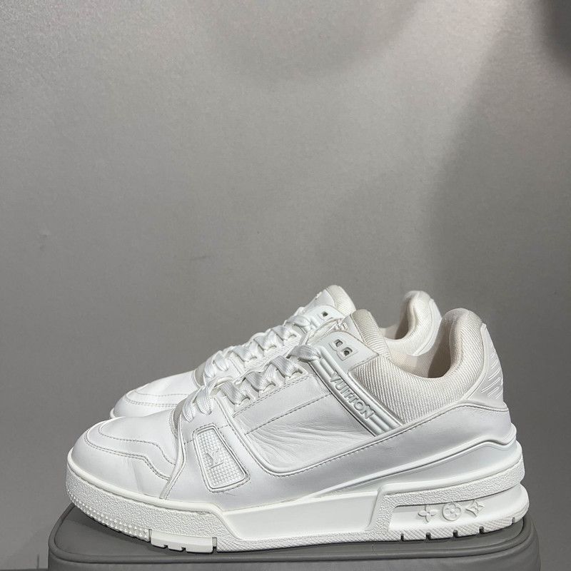 Louis Vuitton Louis Vuitton Trainer Sneakers for Unisex 0089 Size US 8 / EU 41 - 1 Thumbnail