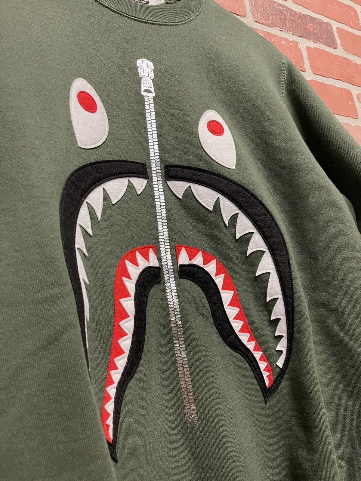 Bape Bape Crewneck Green Shark Embroidered Size M Size US M / EU 48-50 / 2 - 3 Thumbnail