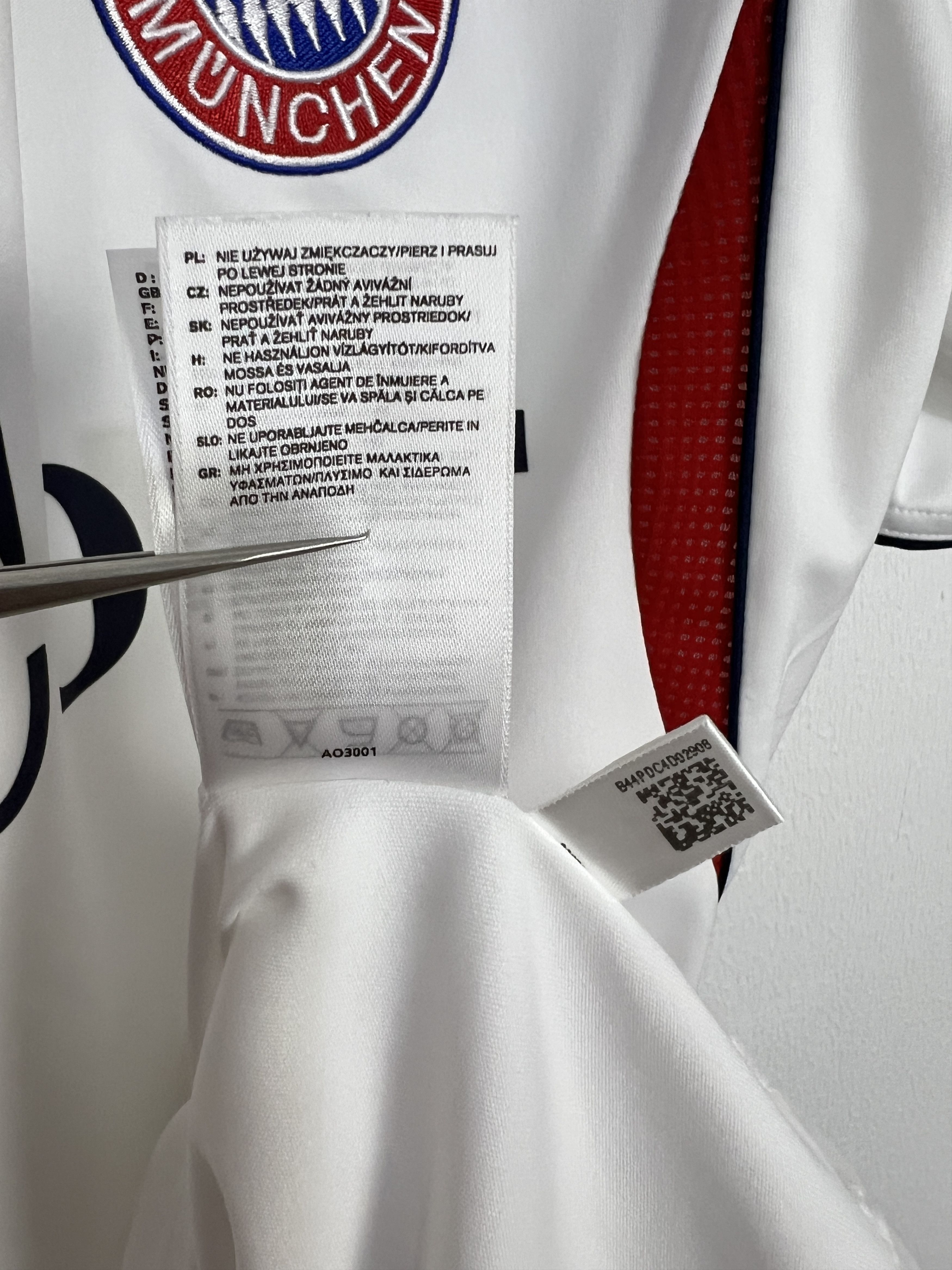 Adidas Bayern Munich Away football shirt 2006 Soccer Adidas Size US L / EU 52-54 / 3 - 10 Thumbnail