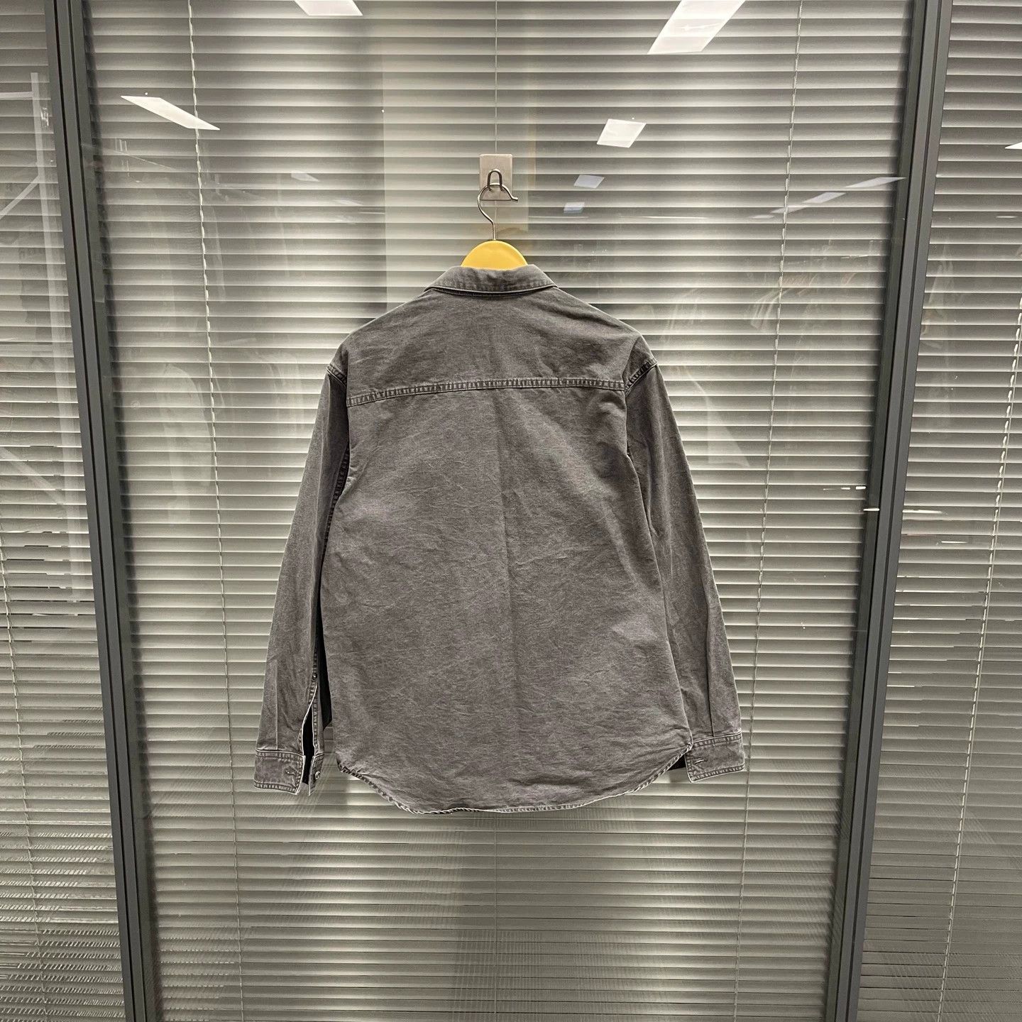 Louis Vuitton Louis Vuitton tag appliqué embroidered zip jacket Size US XXS / EU 40 - 2 Thumbnail