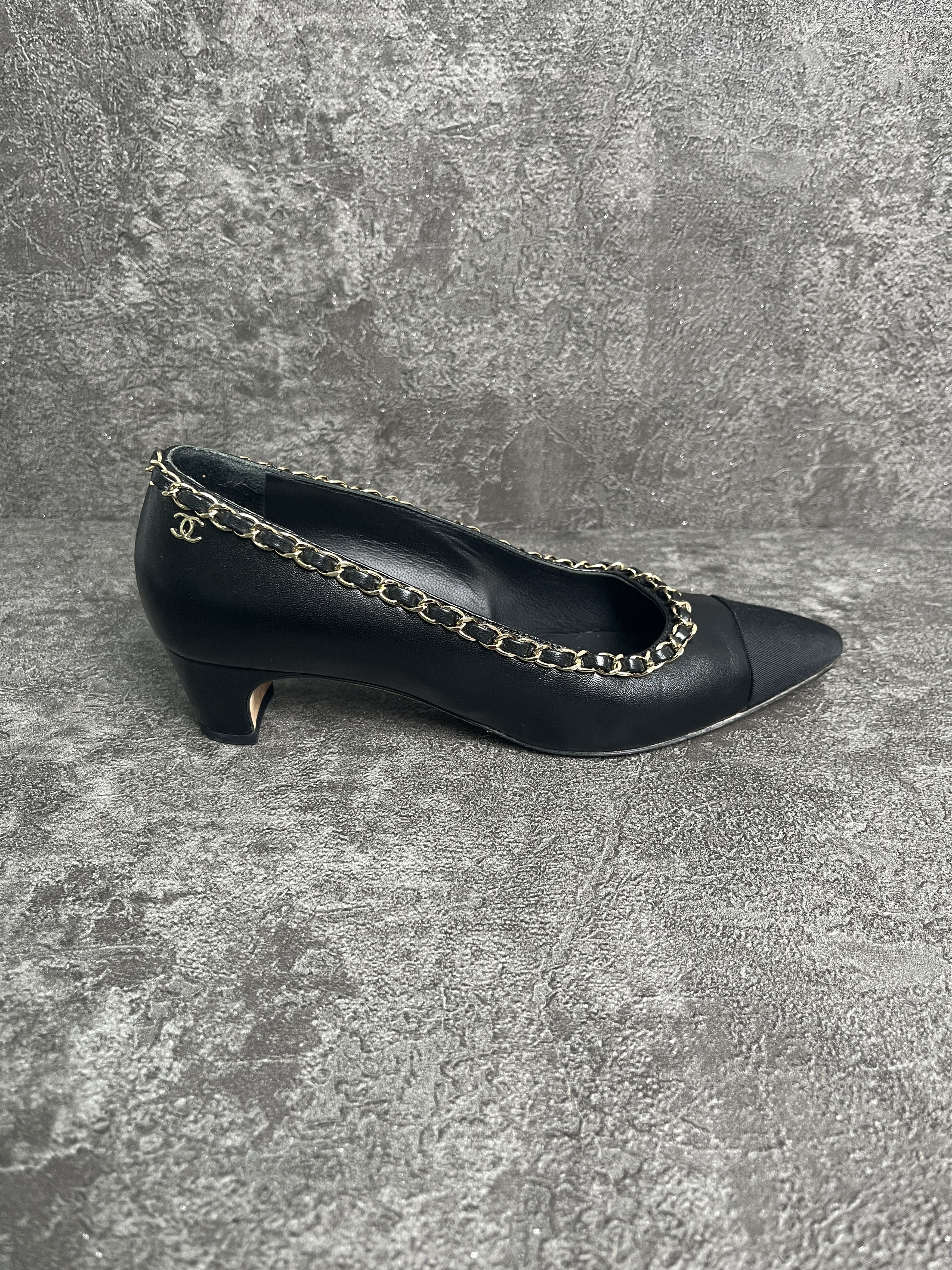 Chanel Chanel Black Leather Shoes With On-Tone Cloth Cap Toe Size US 6 / IT 36 - 3 Thumbnail