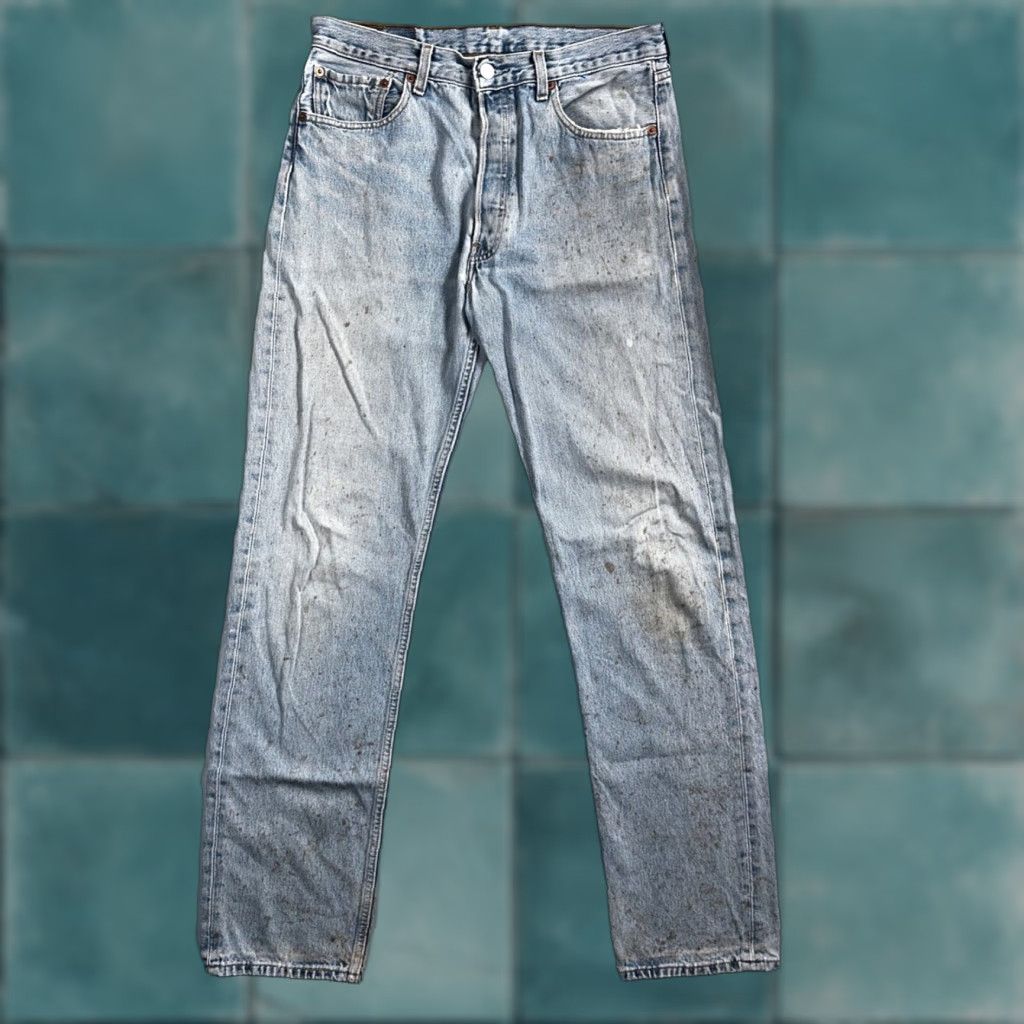 Levi's VINTAGE Levi's 501 Jeans Men Medium Regular Fit Straight Leg Denim Light Wash 90s 2000s Size US 33 - 1 Thumbnail