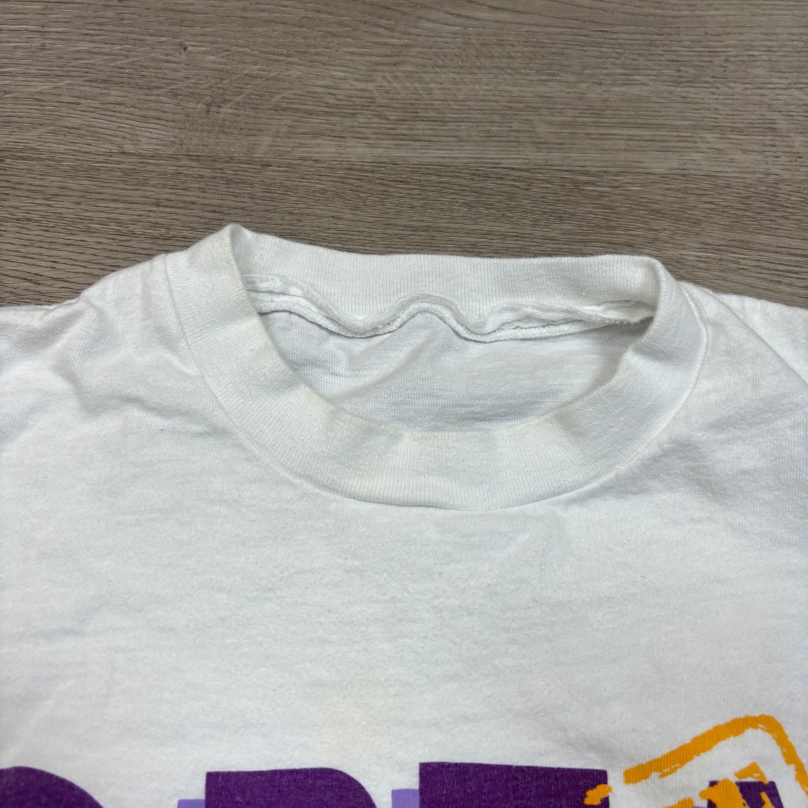 NBA × Vintage VTG 80s Lakers 3 Peat World Champions Single Stitch Shirt Sm Size US S / EU 44-46 / 1 - 8 Thumbnail