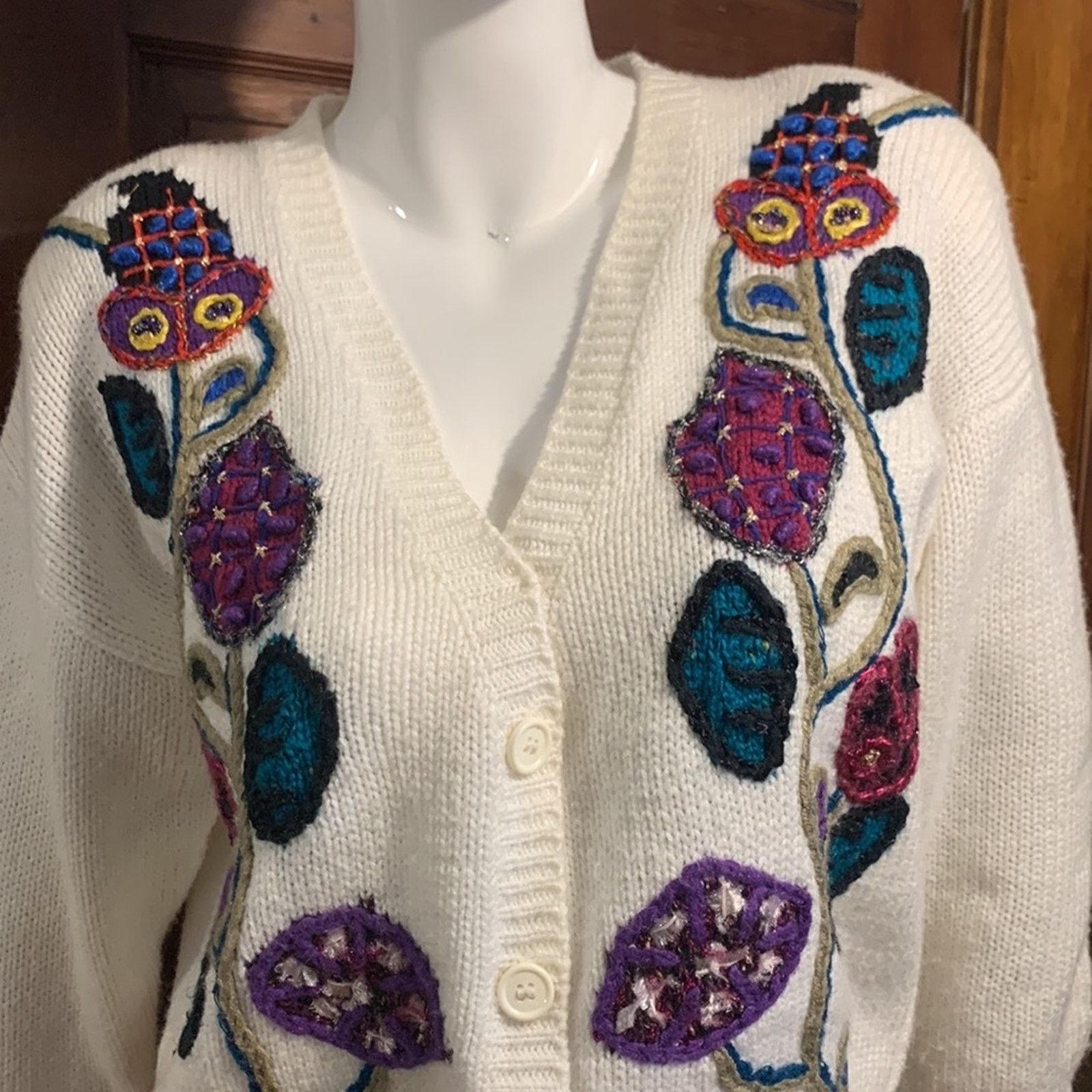 Vintage 80’s embroidered crewel botannical motifs white cardigan Size L / US 10 / IT 46 - 1 Thumbnail