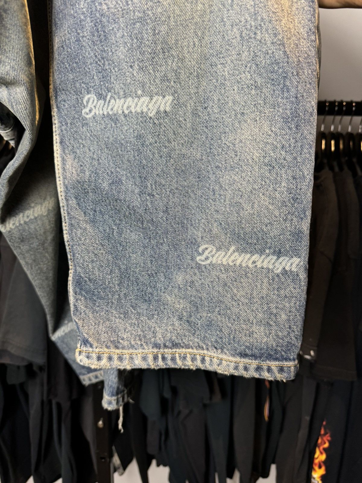 Balenciaga Balenciaga All Over Logo Light Wash Cropped Jeans - 31 Size US 31 - 12 Thumbnail