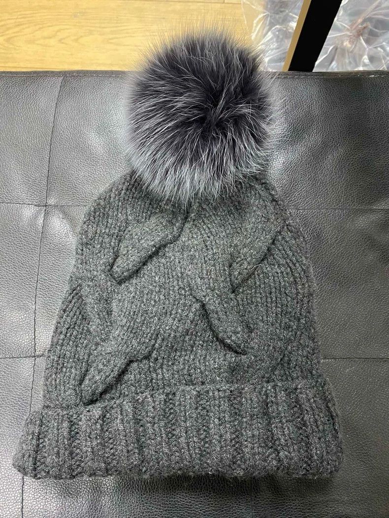 Loro Piana LORO PIANA Fur ball cashmere knitted hat Size ONE SIZE - 1 Thumbnail