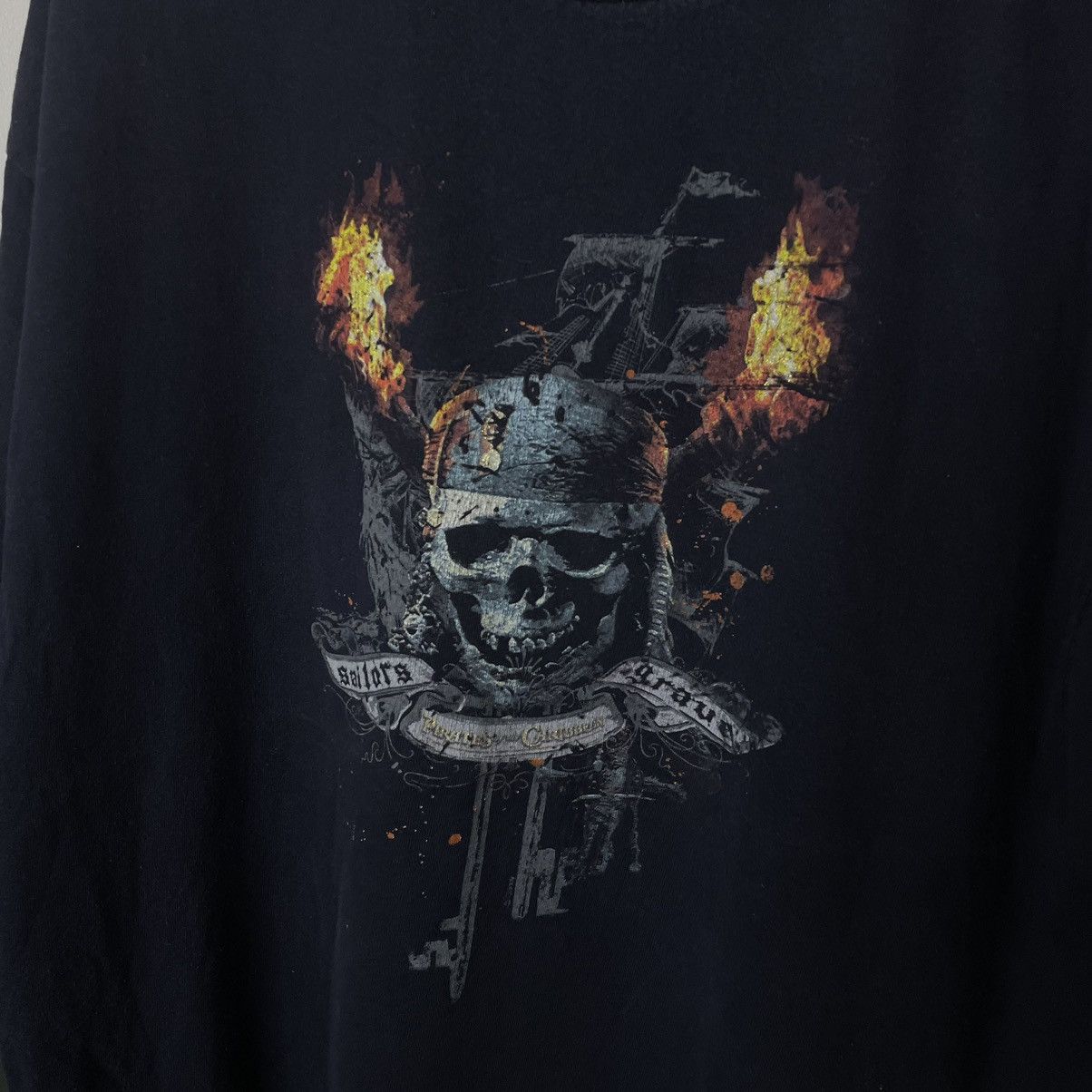 Vintage Vintage 2000s Pirates Of Caribbean Sailors Grave Promo Tee Size US XL / EU 56 / 4 - 2 Thumbnail