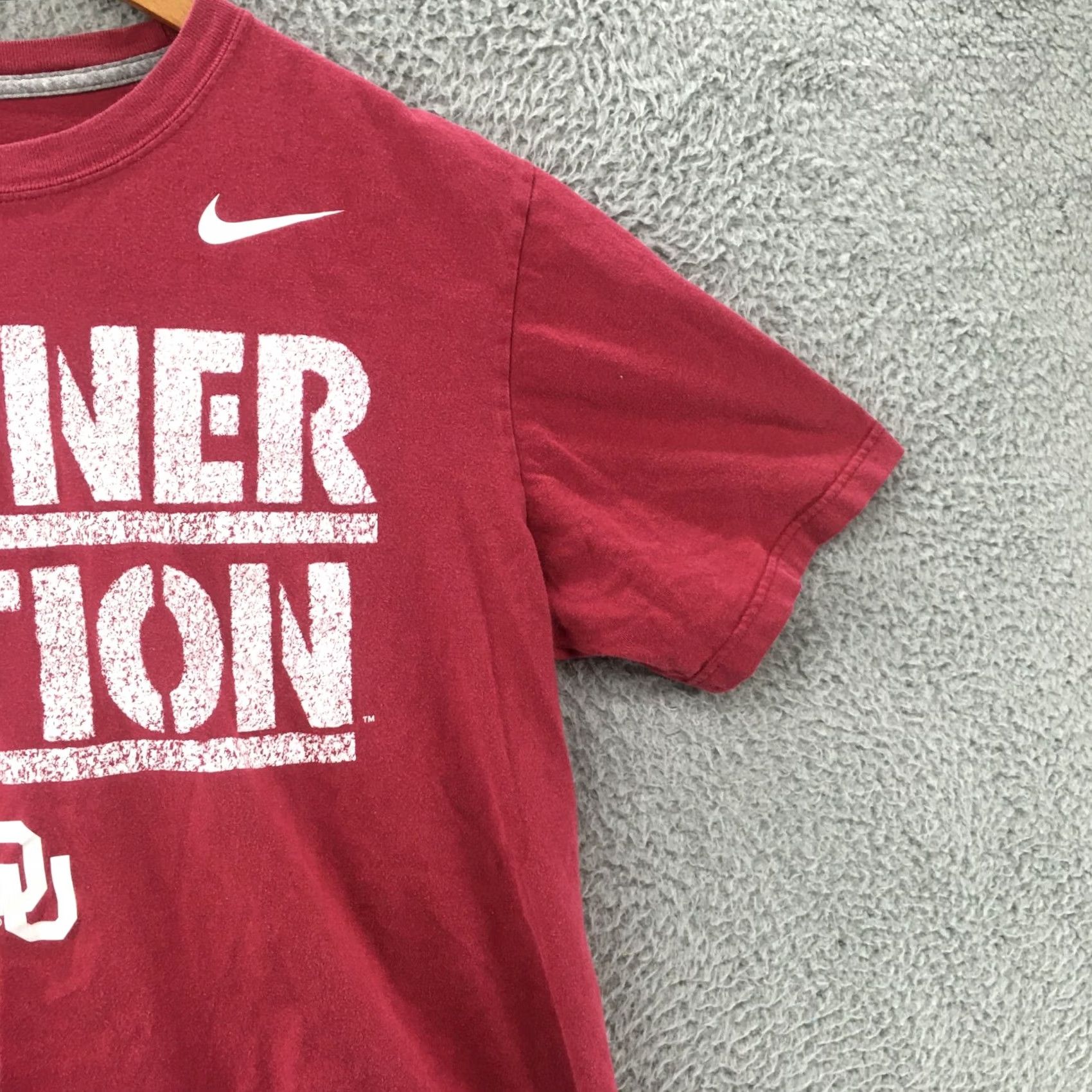 Nike Nike Oklahoma Sooner Nation Graphic T-Shirt Mens L Red Short Sleeve Crew Neck Size US L / EU 52-54 / 3 - 3 Thumbnail