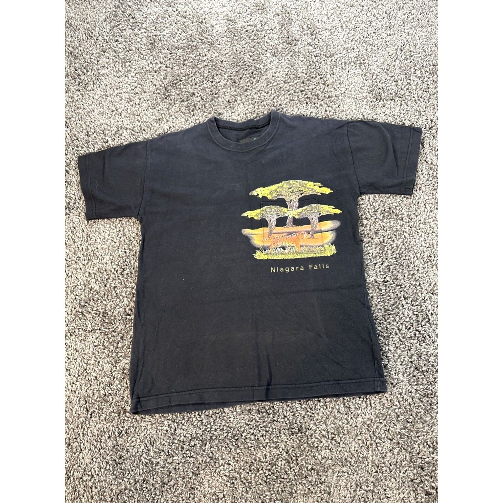 Gloverall VINTAGE Niagara Falls T Shirt Mens S Black 90s Tiger All Over Print Crew Neck Shirt Mens Small 90s Tigers Size US S / EU 44-46 / 1 - 5 Thumbnail