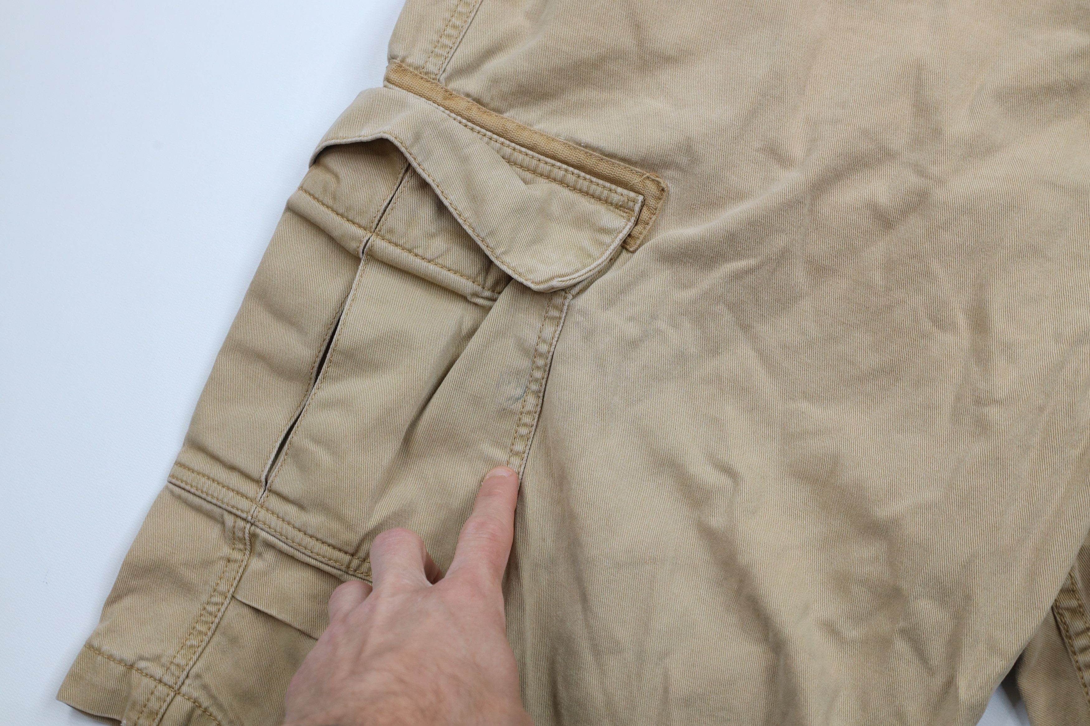Levi's × Vintage Vintage Y2K 2004 Levis Faded Baggy Fit Cargo Shorts Beige Size US 44 / EU 60 - 5 Thumbnail