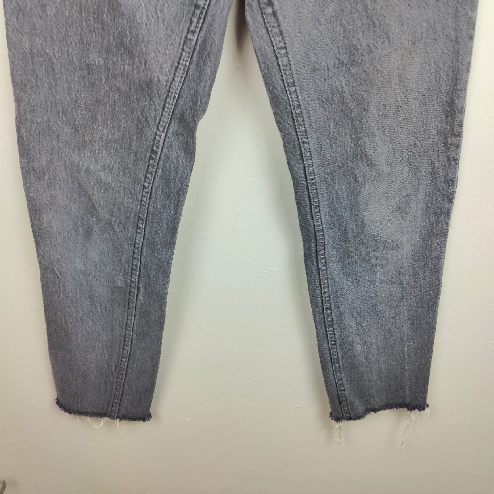 Levi's Vintage Levi's 501 Jeans Womens 24 Button Fly Tapered Size 24" / US 00 / IT 34 - 4 Thumbnail