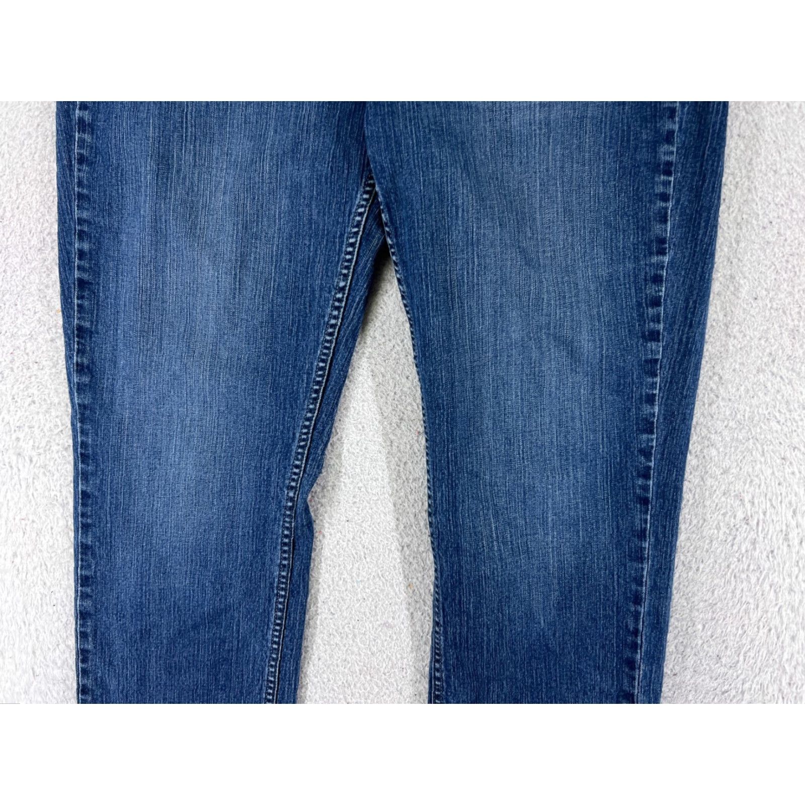 Lee Lee Jeans Women 12P Blue Denim Straight Leg Mid Rise 30x28 Petites Mens? Womens? End: Womens Size 34" / US 12 / IT 48 - 3 Thumbnail