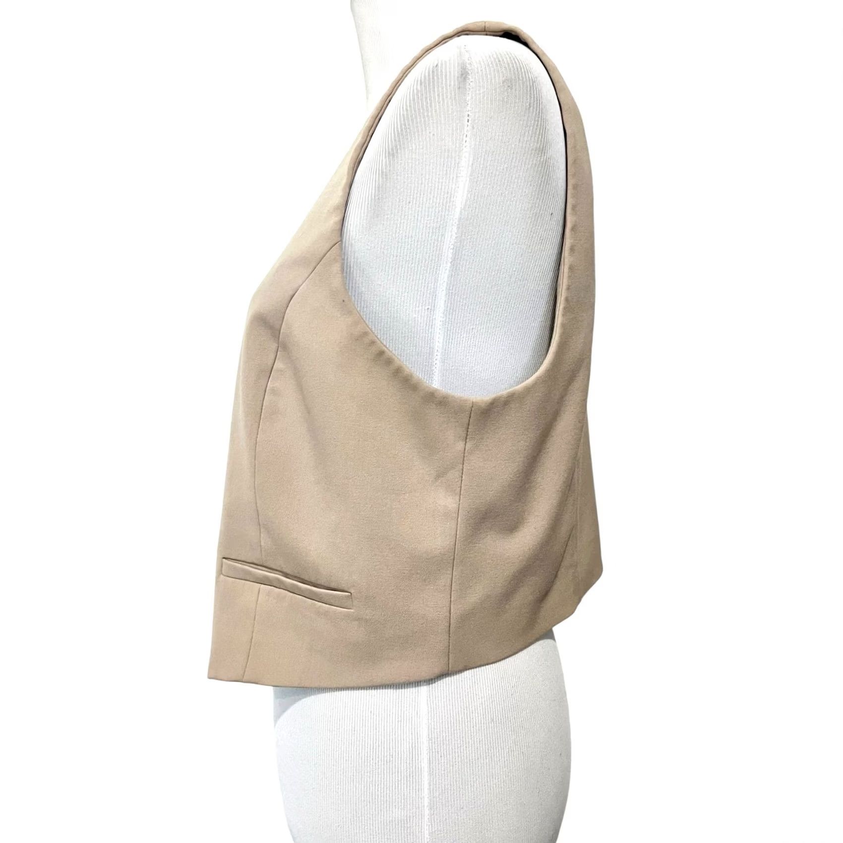 H&M H&M Women’s Button Vest Beige Classic Vest L Adult Regular Beig e? Size L / US 10 / IT 46 - 3 Thumbnail