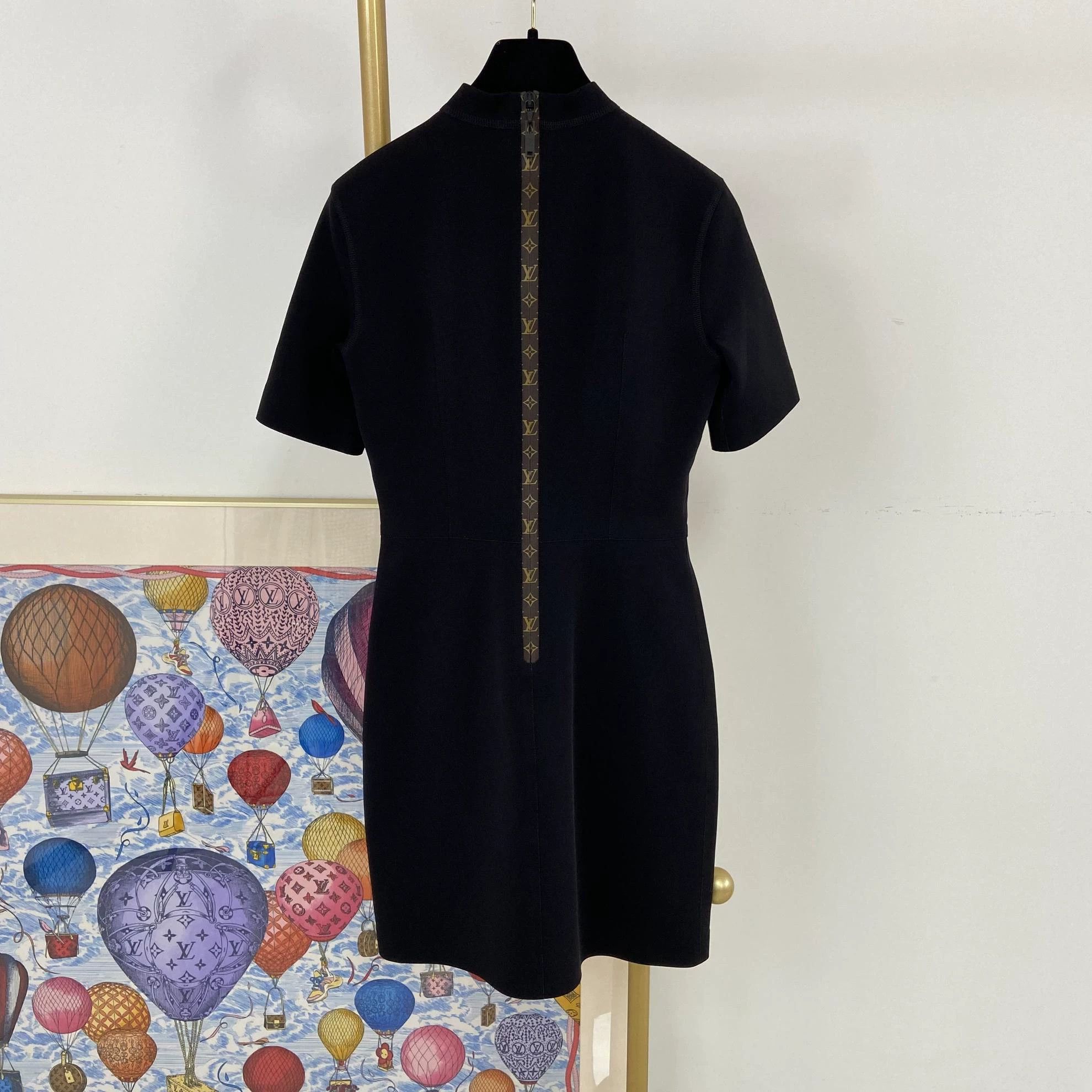 Louis Vuitton Louis Vuitton black waist-cinched dress size 34 Size XS / US 0-2 / IT 36-38 - 2 Thumbnail