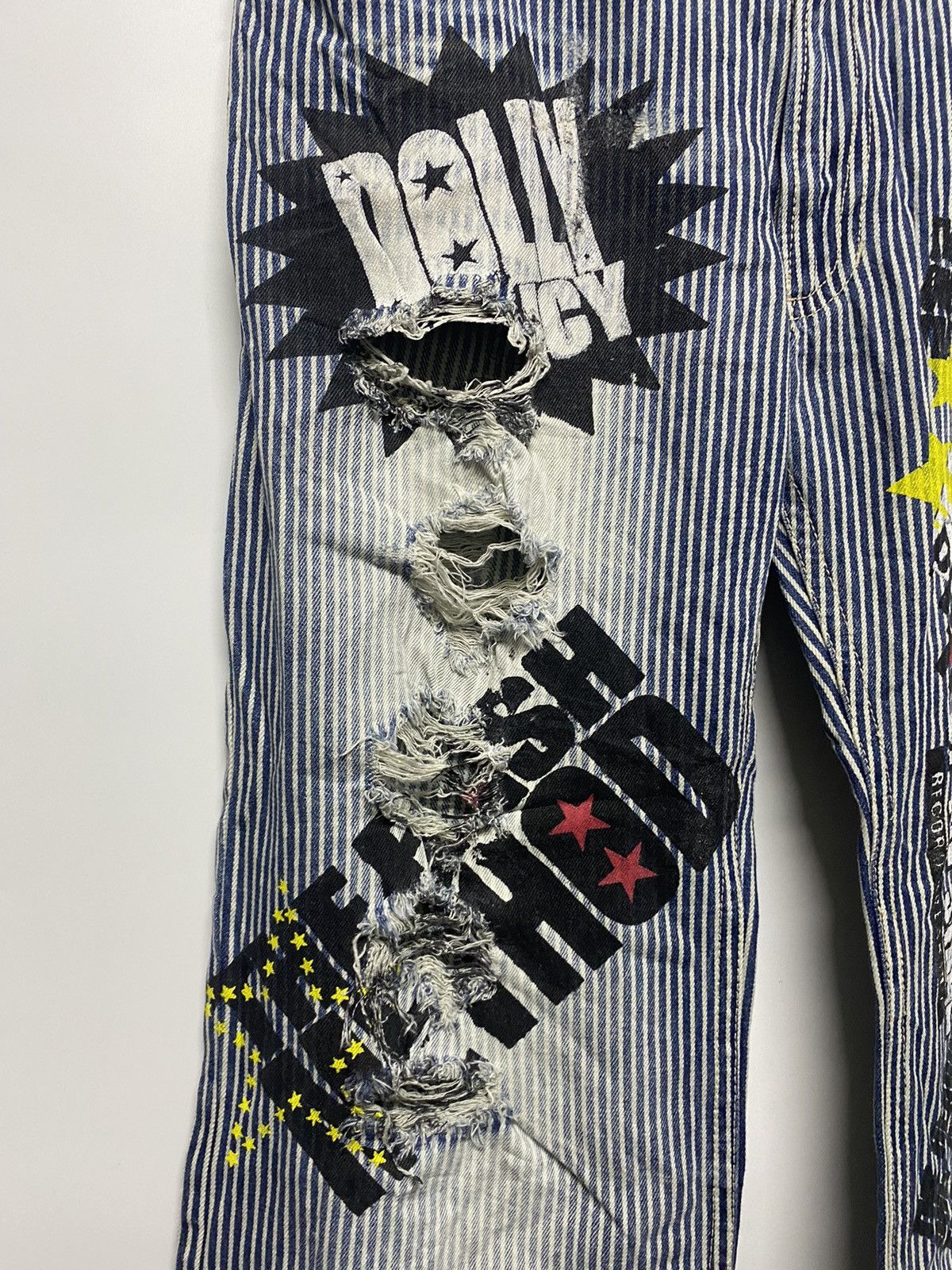 Japanese Brand Japanese Distressed Stripes Printed Original Jeans Pants Size US 36 / EU 52 - 11 Thumbnail