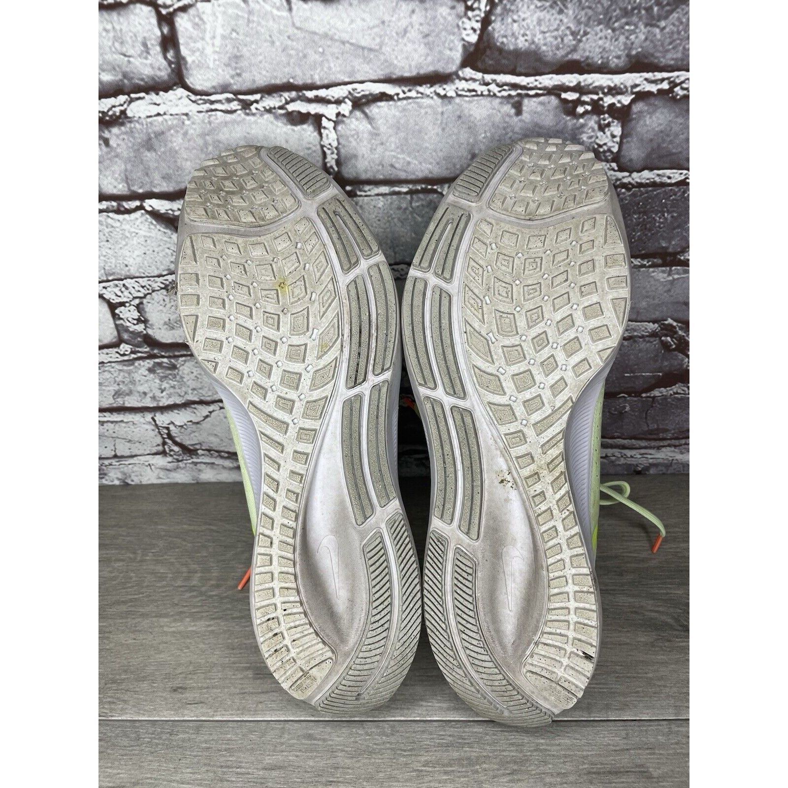Nike Nike Air Zoom Pegasus 38 Barely Volt Running Shoes Men 11.5M Size US 11.5 / EU 44-45 - 9 Thumbnail