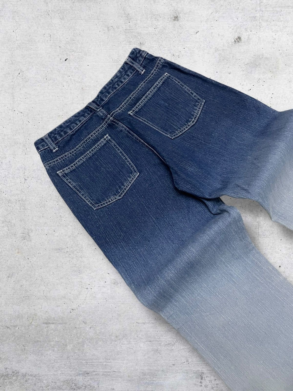 VINTAGE JAPAN 90S FLORA APPLIQUE FLARED ARTSY TWIST DENIM
